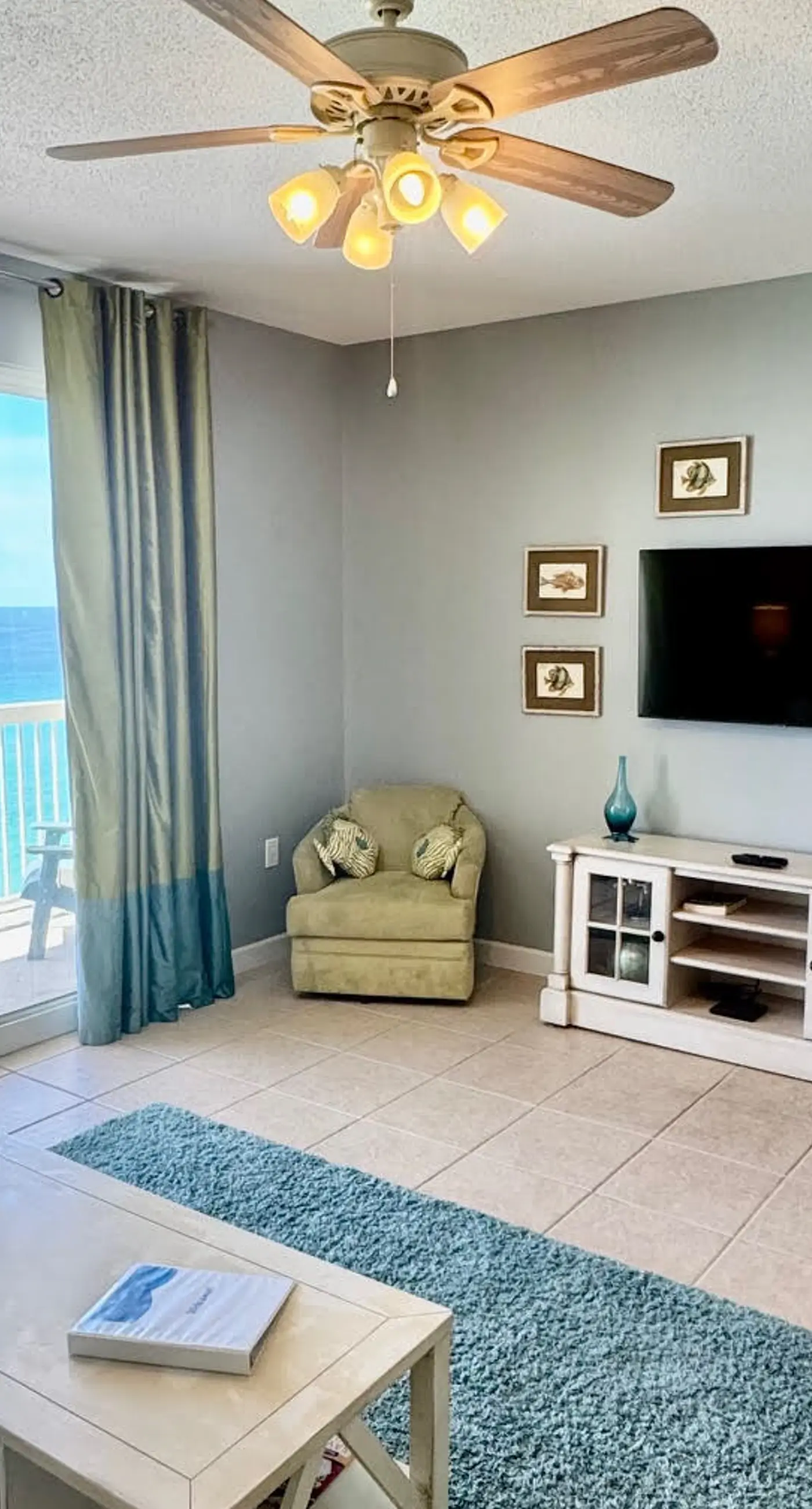Gorgeous beachfront condo, shared pool and beach access