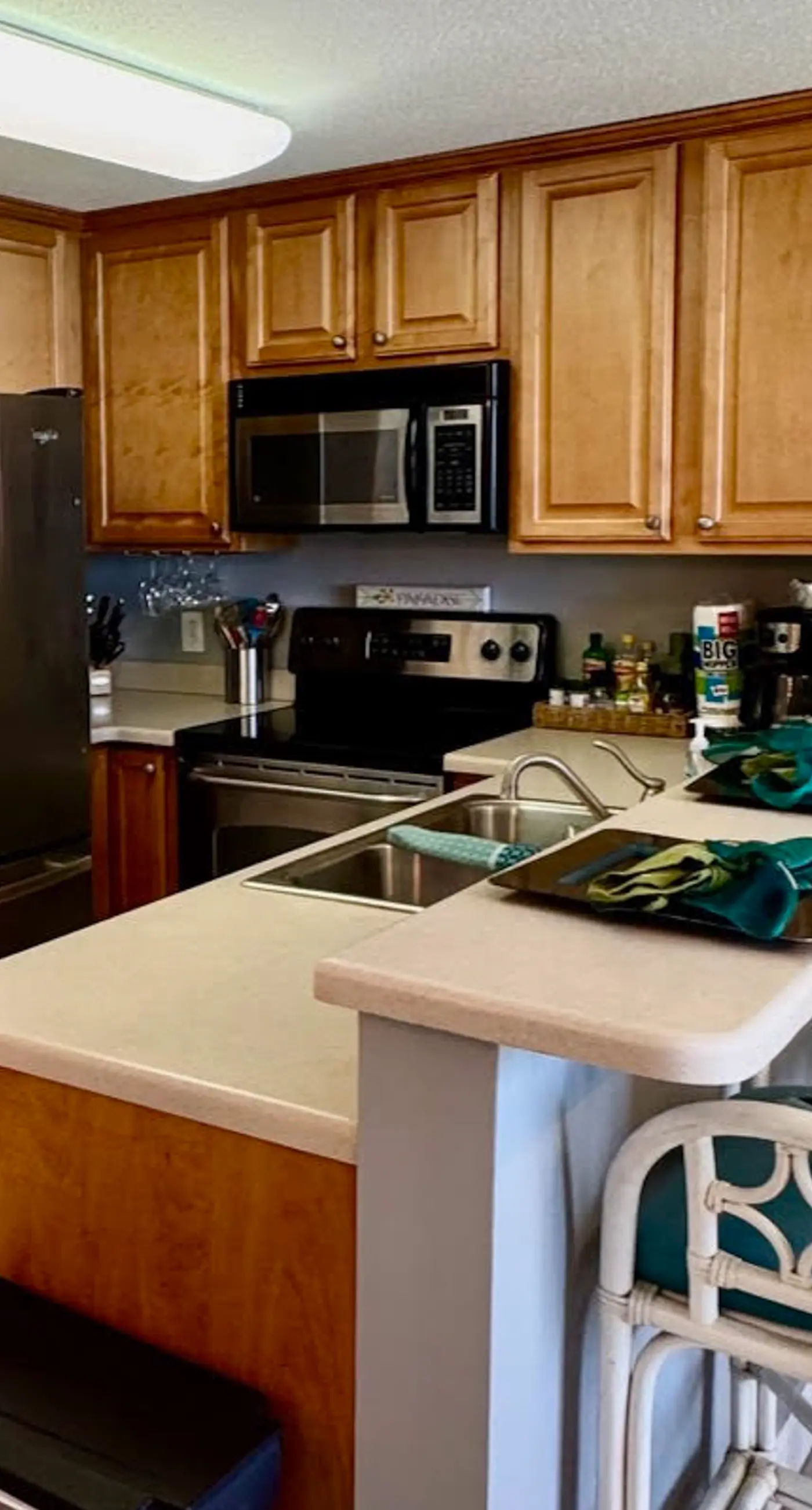 Gorgeous beachfront condo, shared pool and beach access