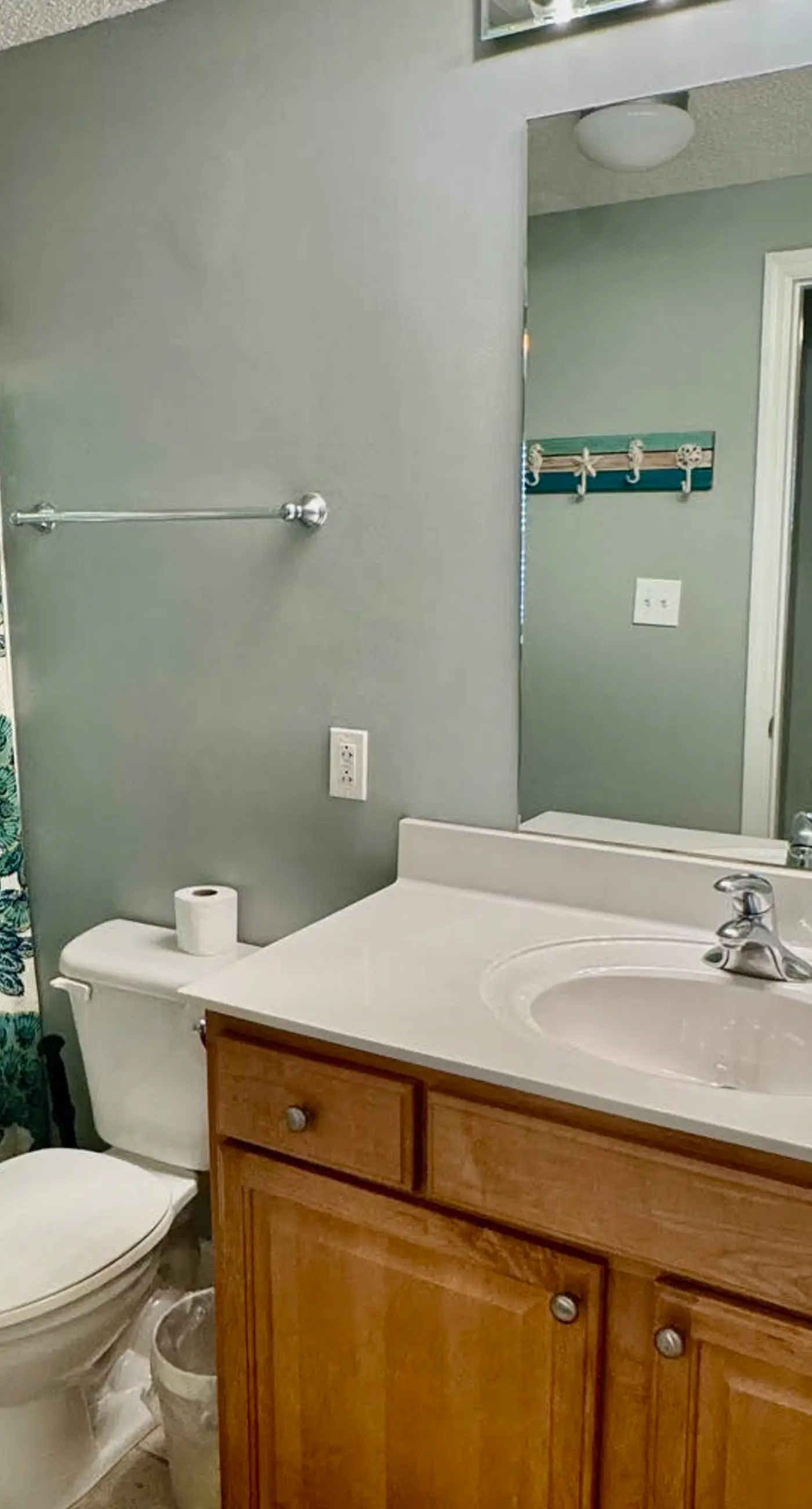 Gorgeous beachfront condo, shared pool and beach access