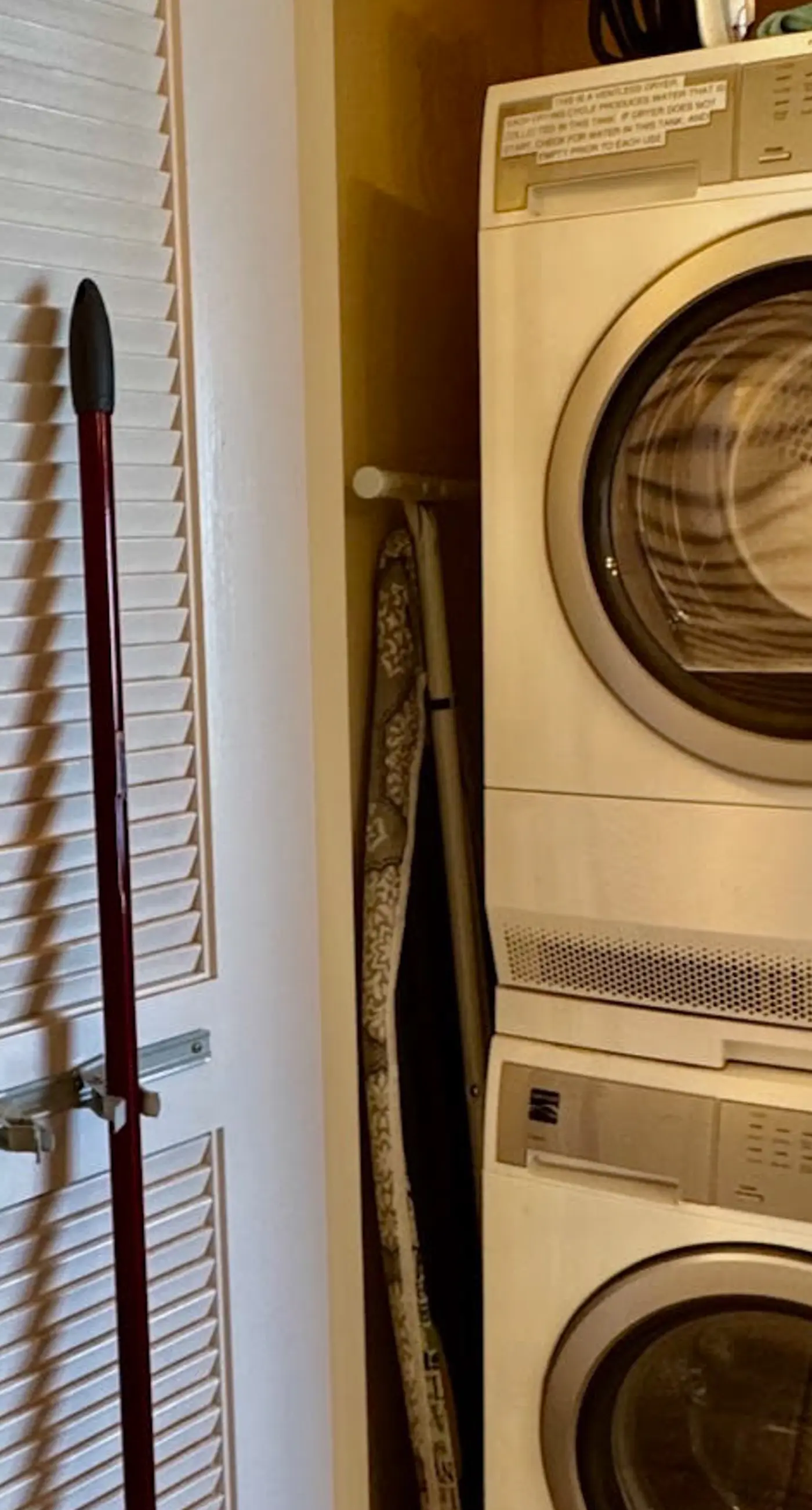 Gorgeous beachfront condo, shared pool and beach access