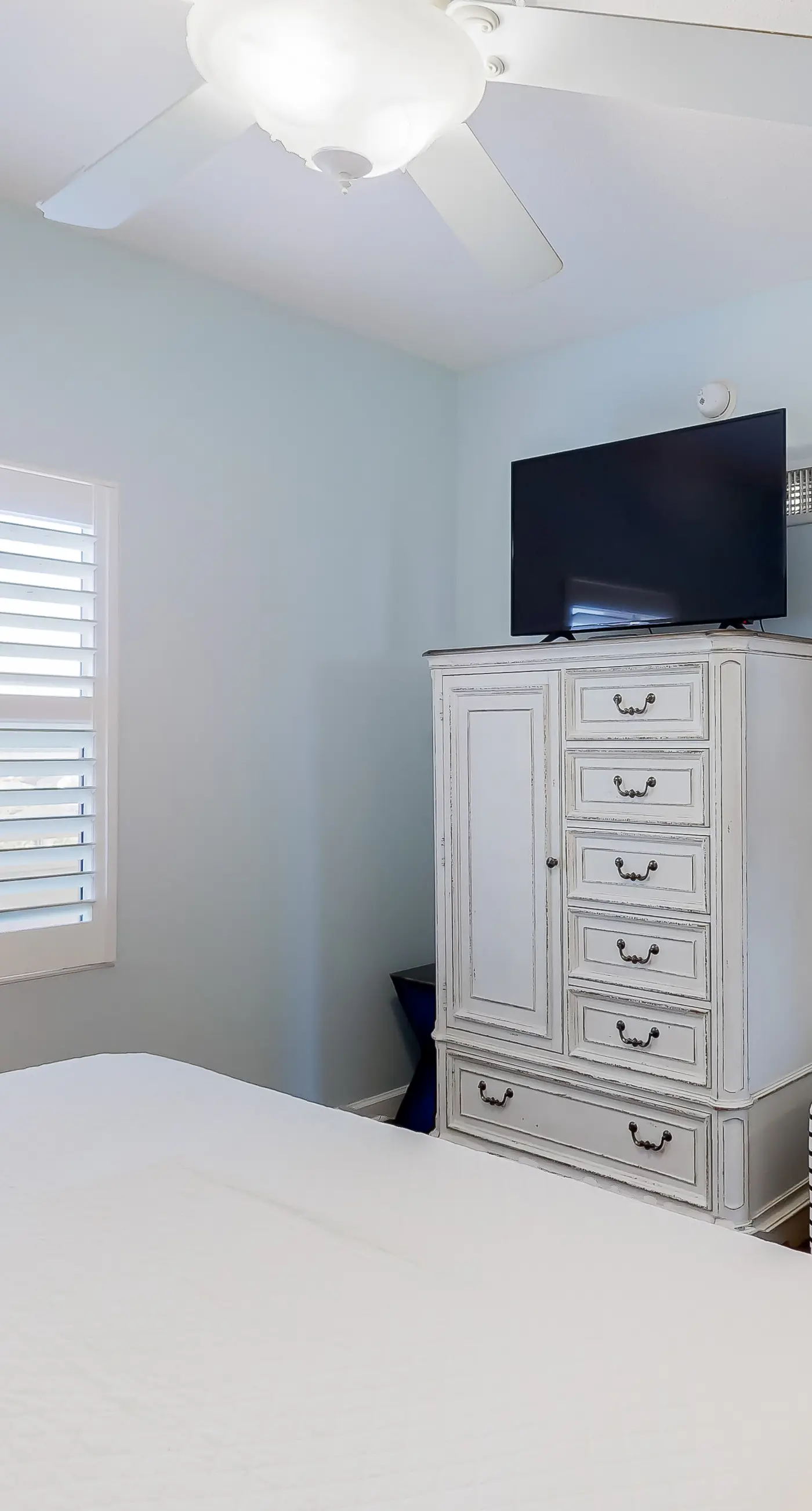 Fun beach getaway with beautiful views, pools, hot tub & beach access