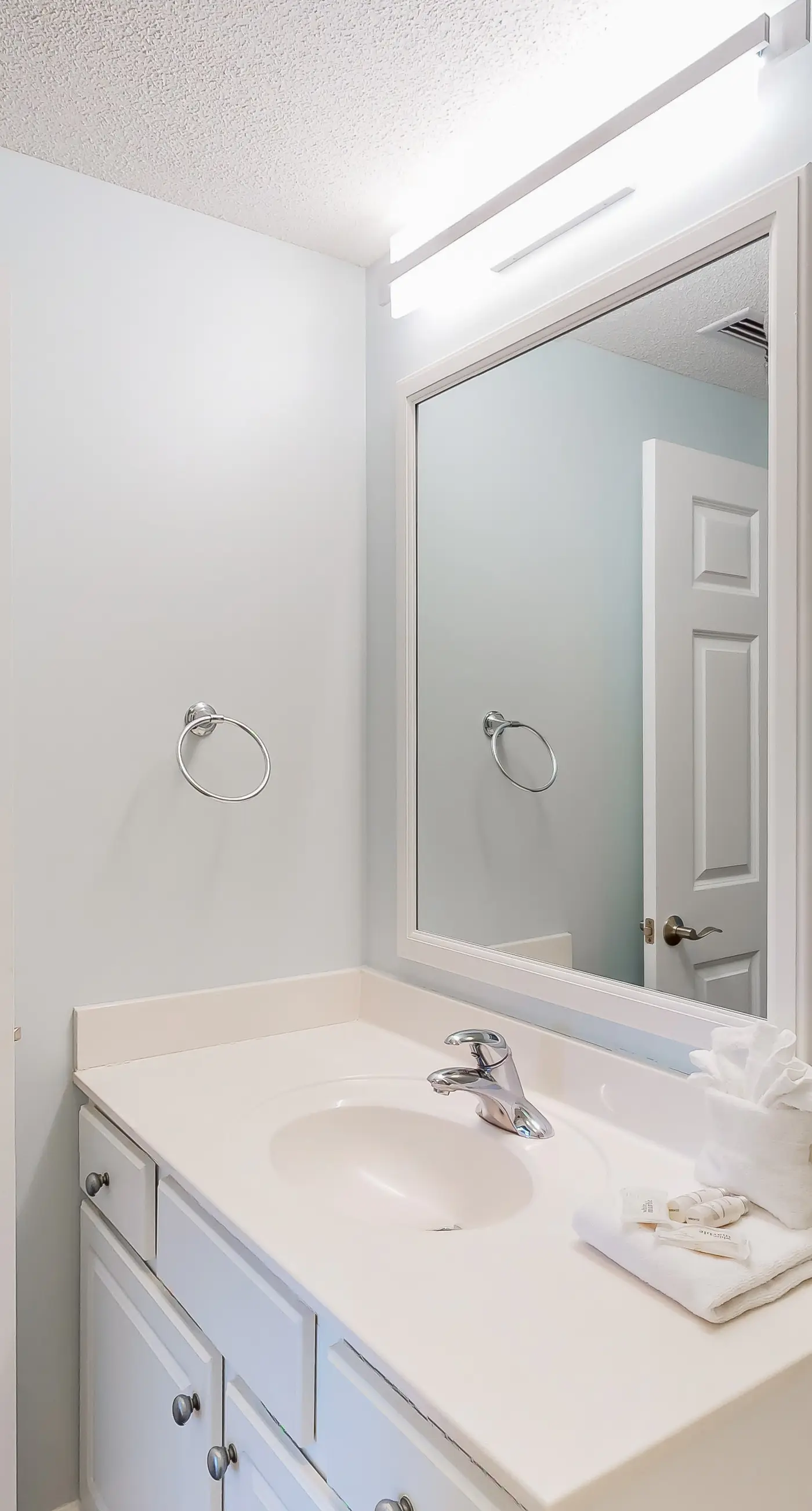 Fun beach getaway with beautiful views, pools, hot tub & beach access