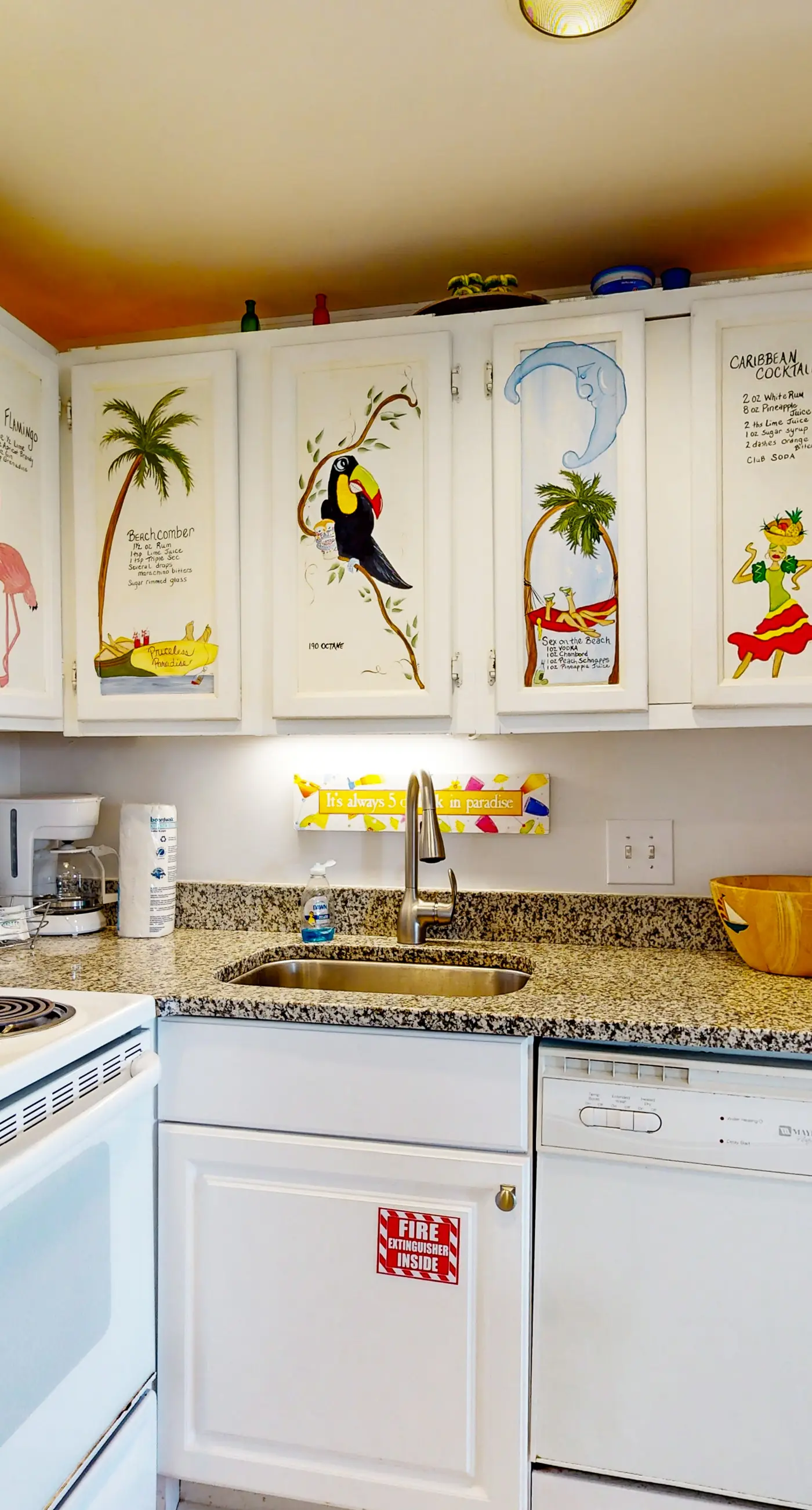 Cozy Coastal Condo w/ a Shared Pool, Free WiFi, Private Washer/Dryer, & A/C