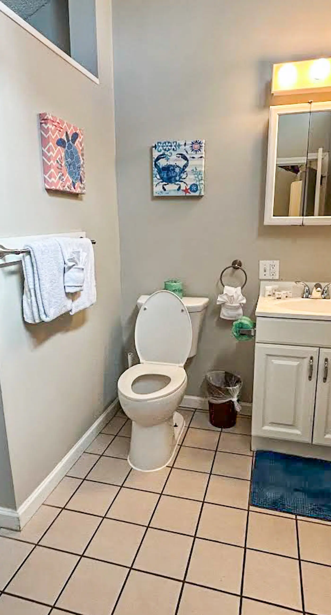 Cozy Coastal Condo w/ a Shared Pool, Free WiFi, Private Washer/Dryer, & A/C