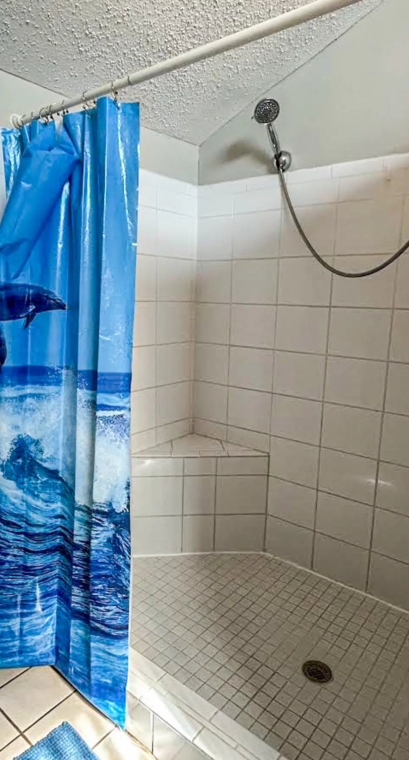 Cozy Coastal Condo w/ a Shared Pool, Free WiFi, Private Washer/Dryer, & A/C