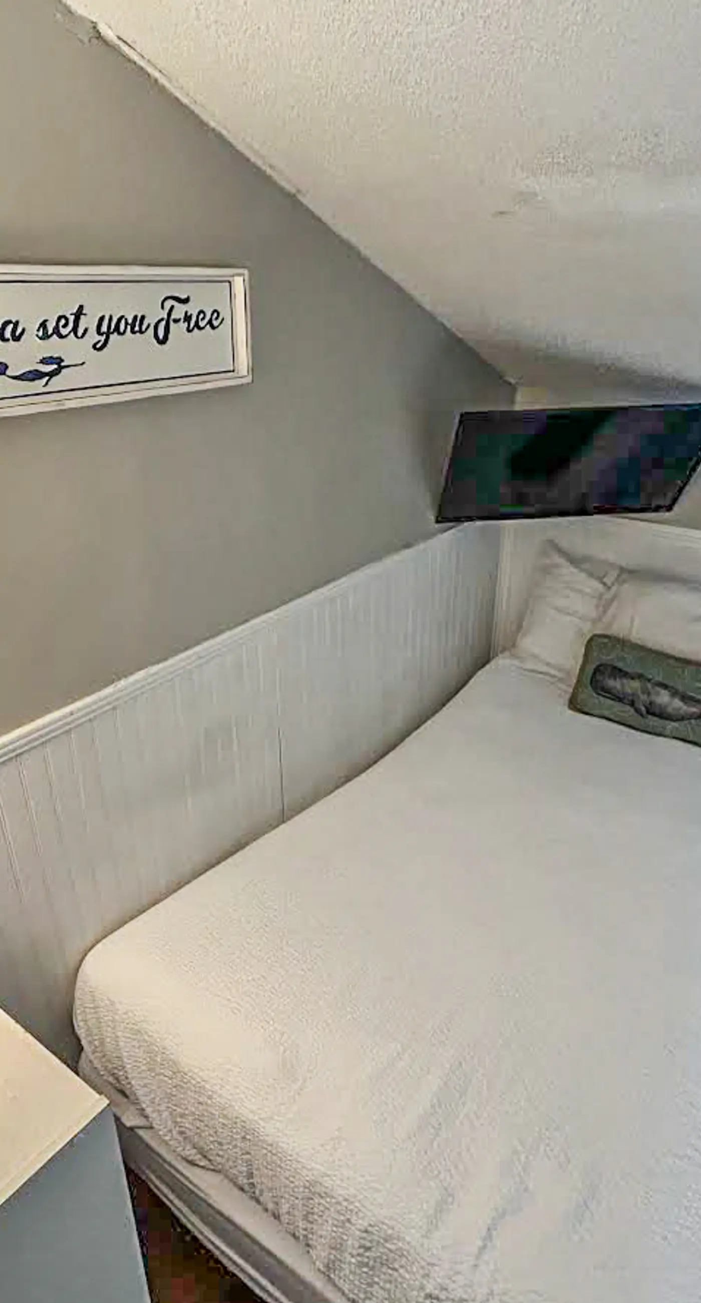 Cozy Coastal Condo w/ a Shared Pool, Free WiFi, Private Washer/Dryer, & A/C