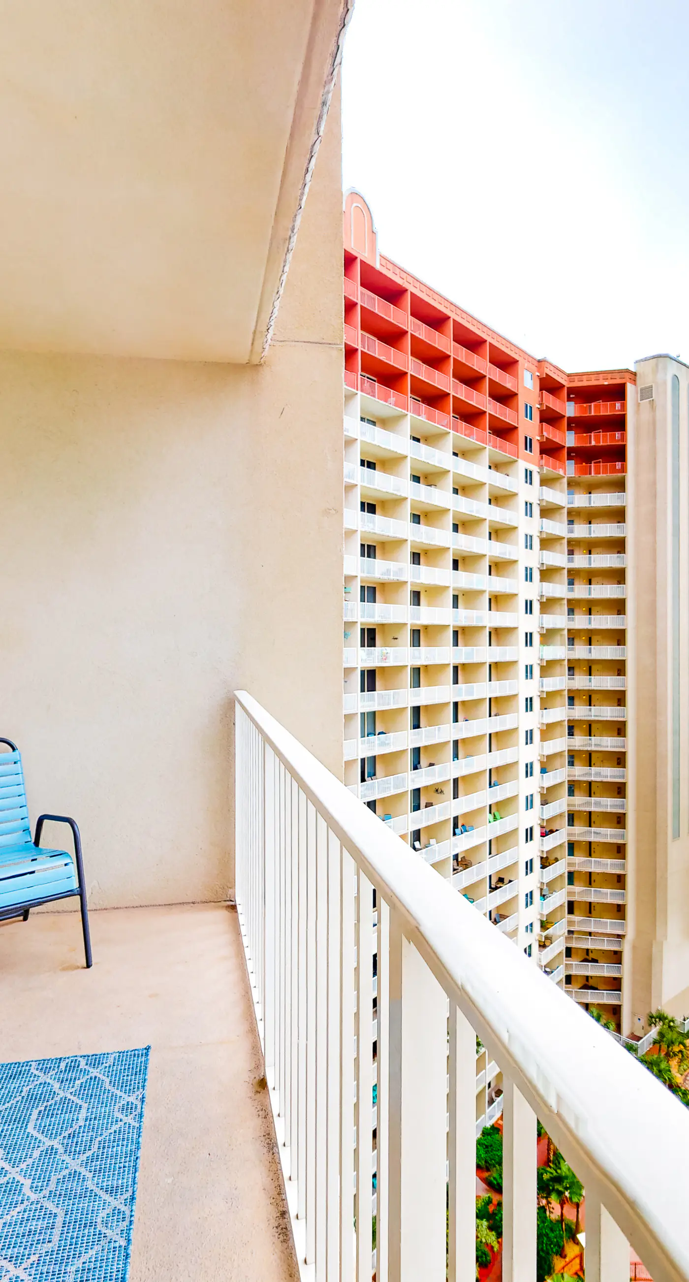 Gulf-view resort condo with pools, hot tubs, & on-site dining - walk to beach
