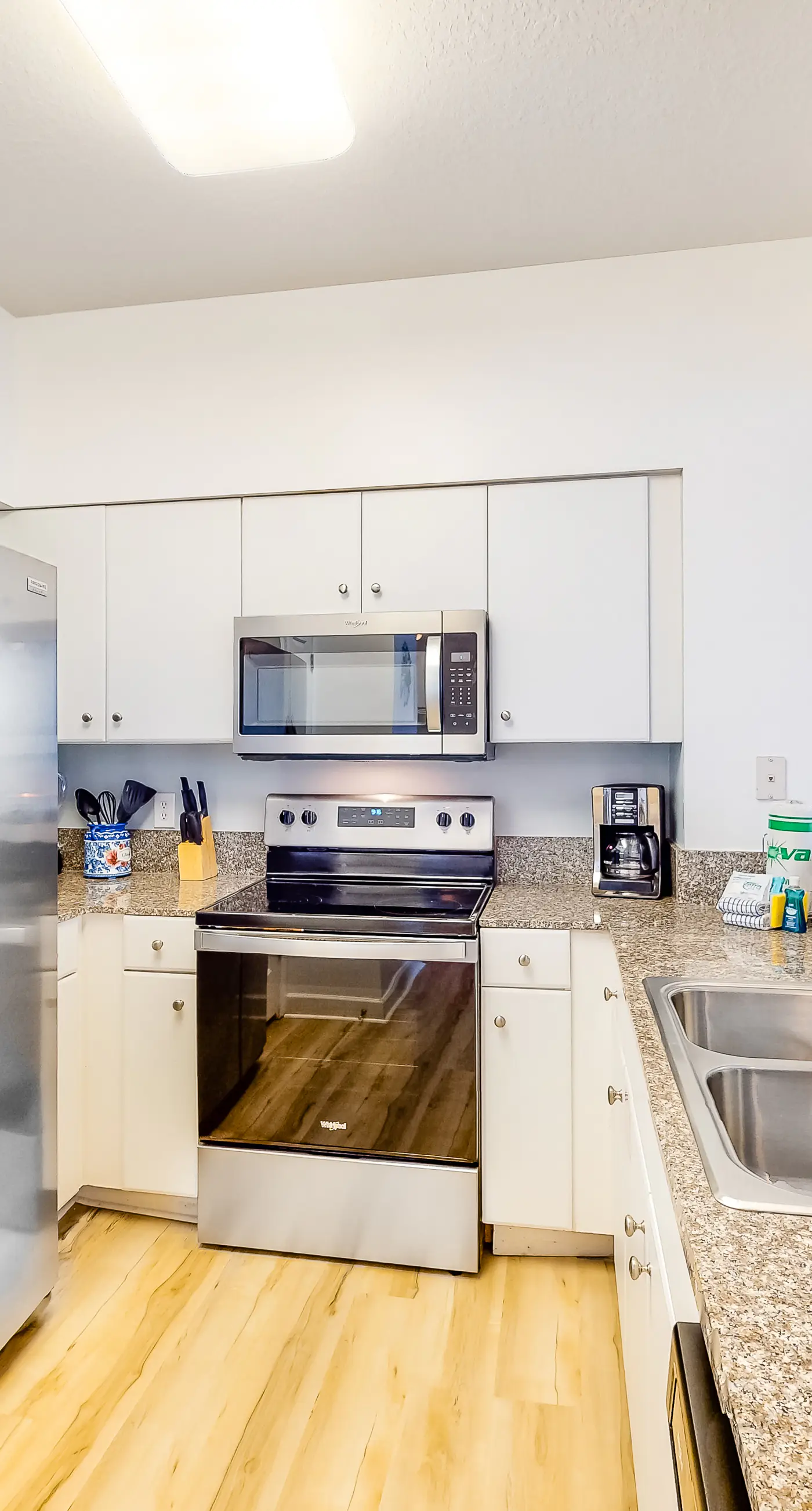 Gulf-view resort condo with pools, hot tubs, & on-site dining - walk to beach