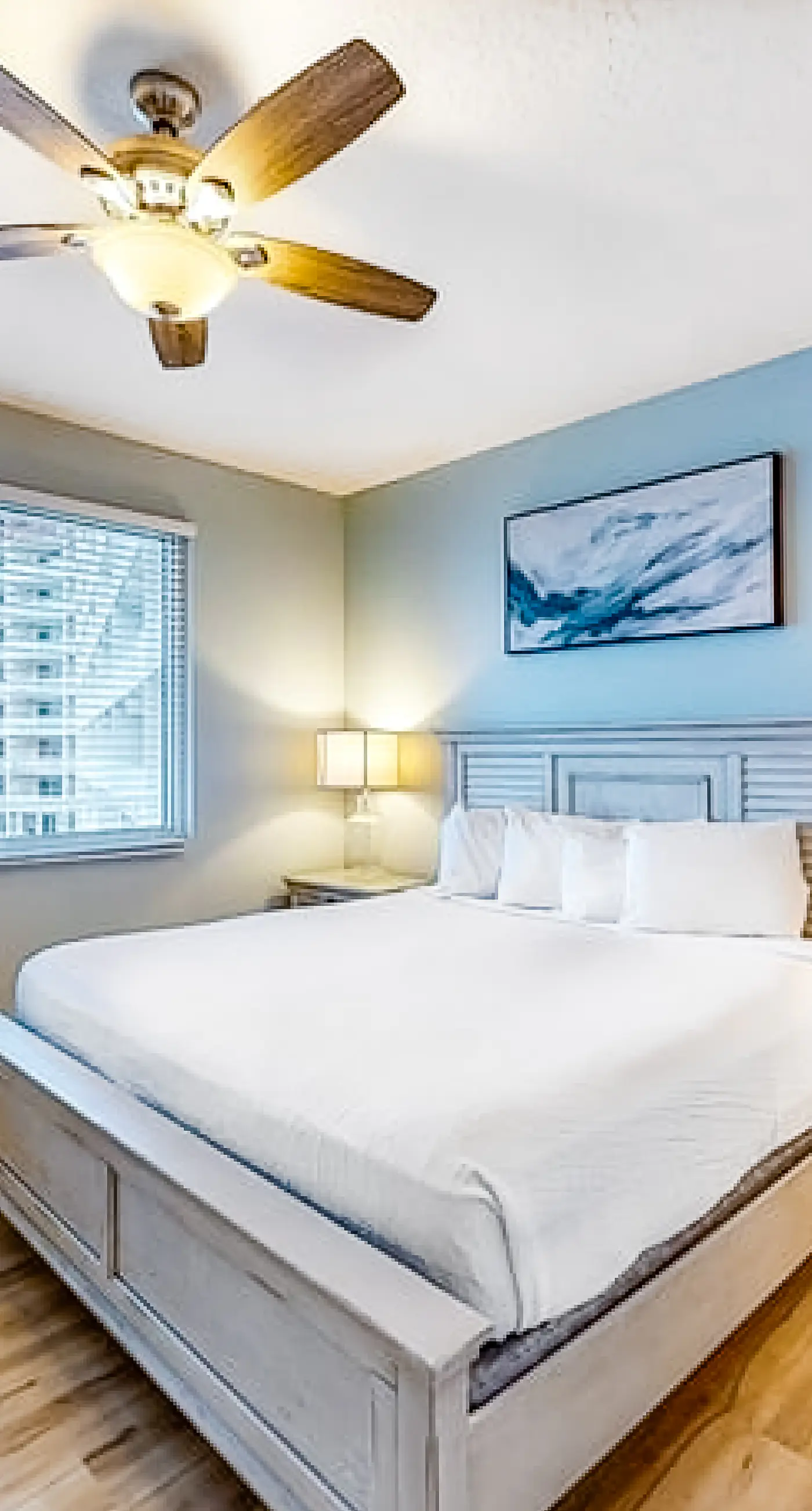 Gulf-view resort condo with pools, hot tubs, & on-site dining - walk to beach