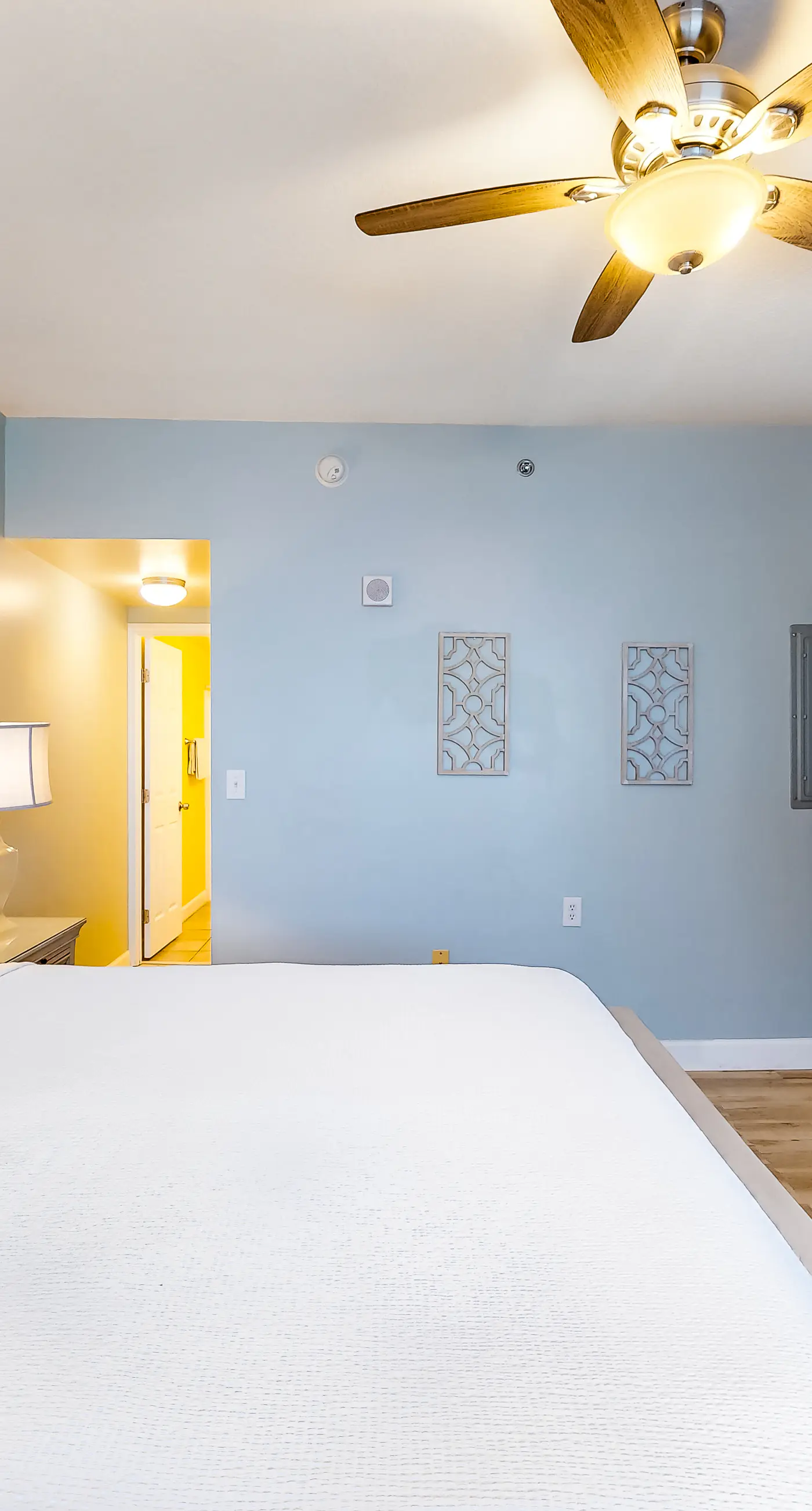 Gulf-view resort condo with pools, hot tubs, & on-site dining - walk to beach
