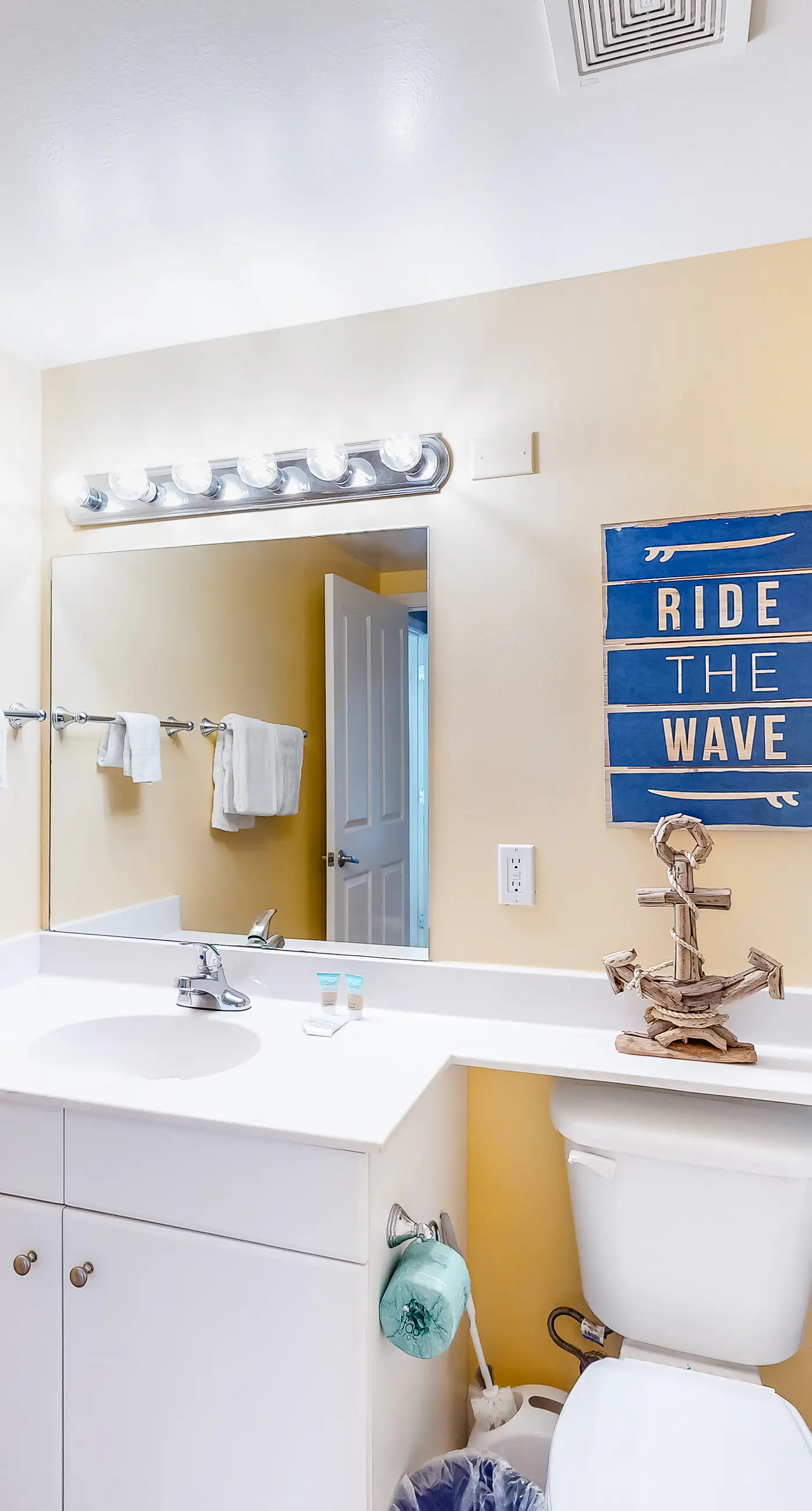 Gulf-view resort condo with pools, hot tubs, & on-site dining - walk to beach