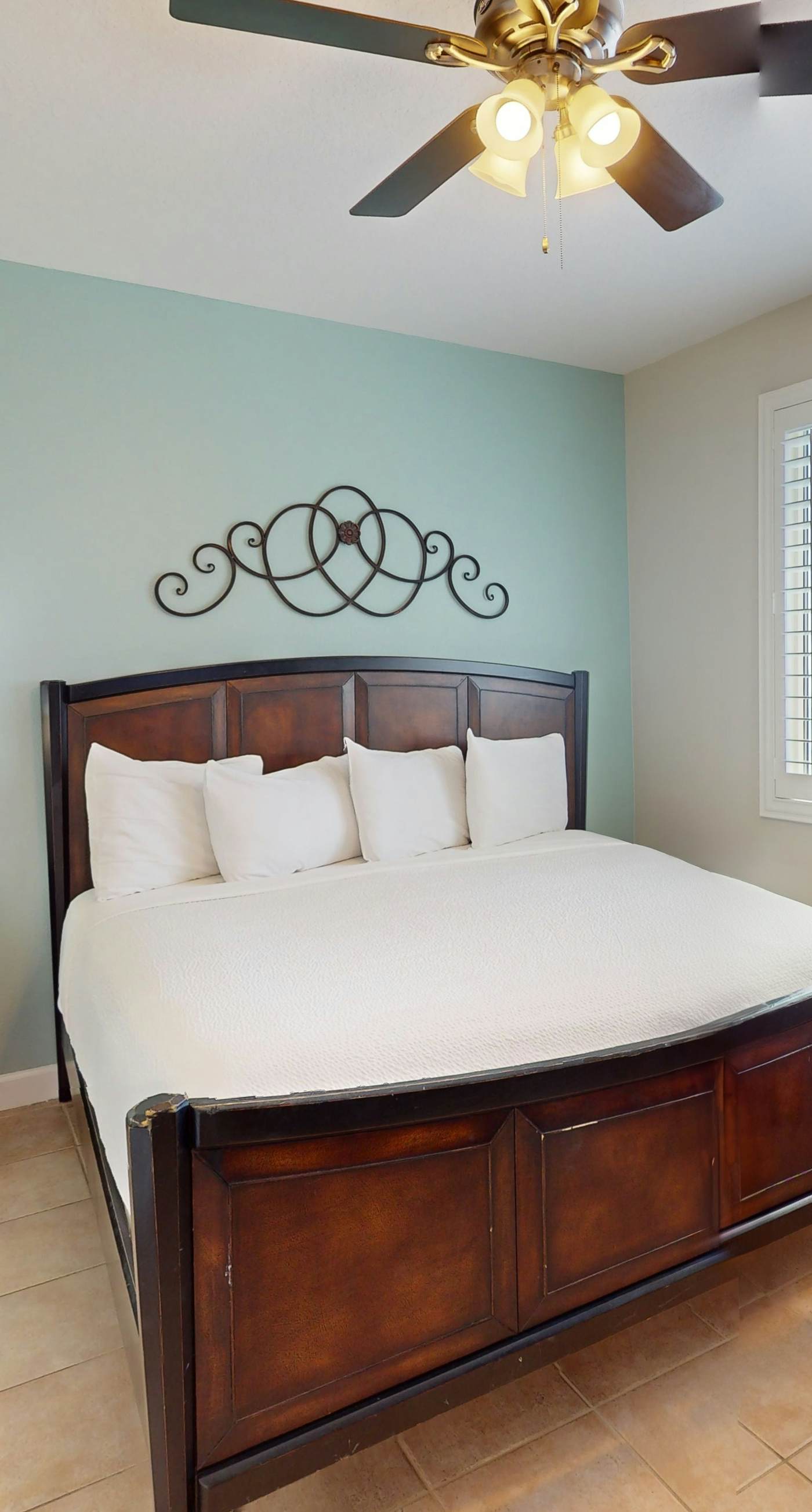 Updated oceanfront condo with pools, hot tub, W/D, AC, & views