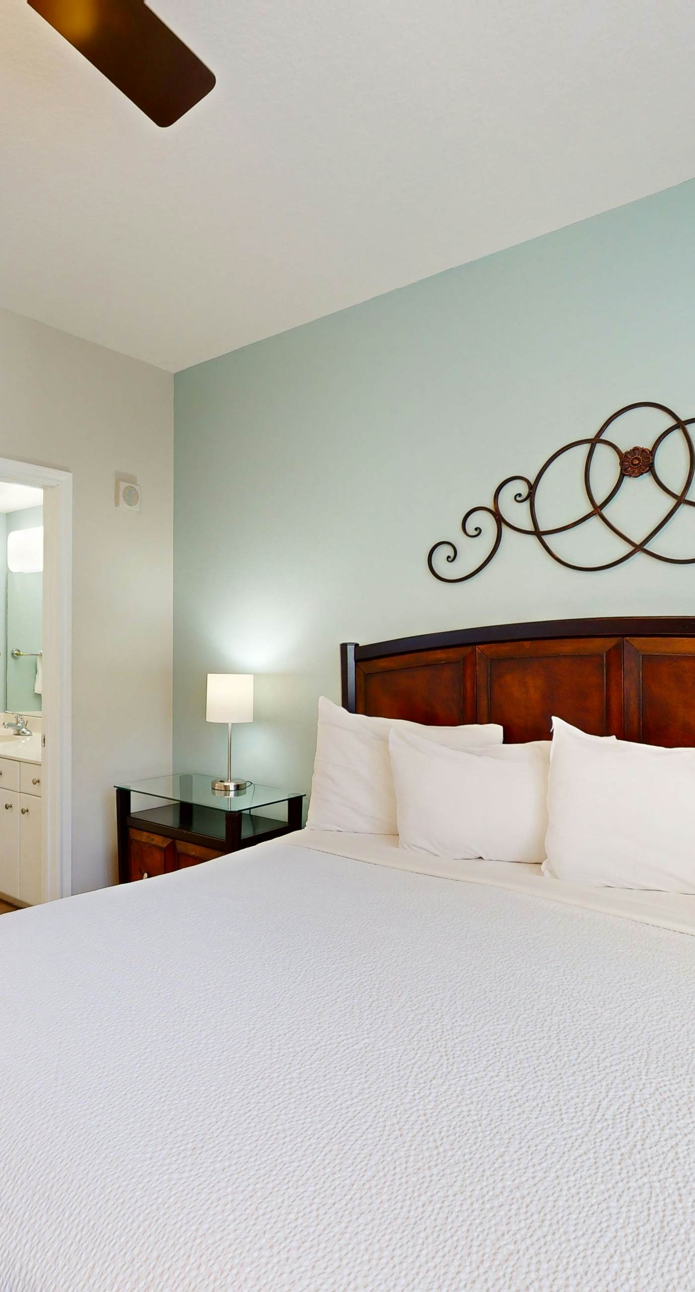 Updated oceanfront condo with pools, hot tub, W/D, AC, & views