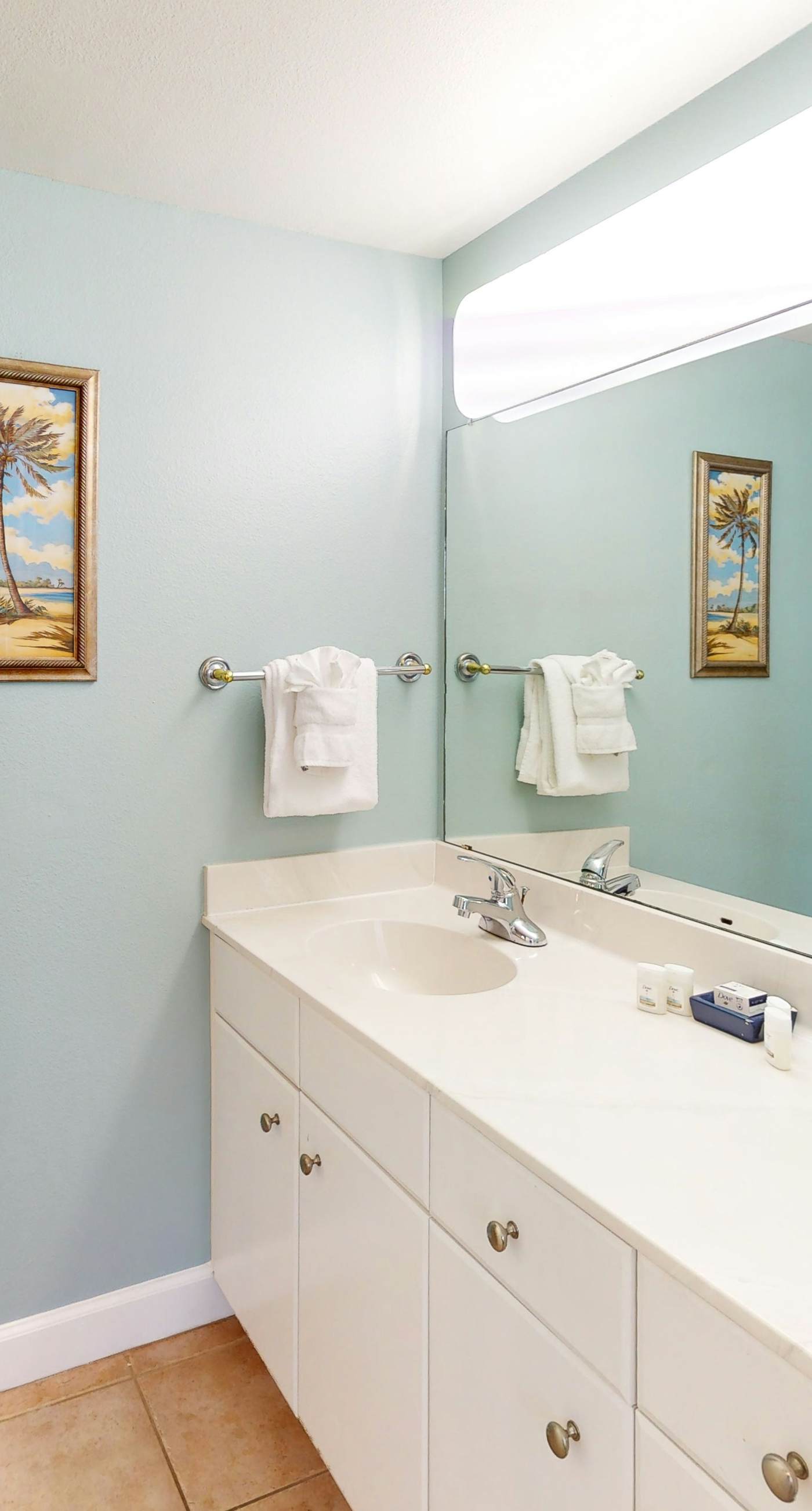 Updated oceanfront condo with pools, hot tub, W/D, AC, & views