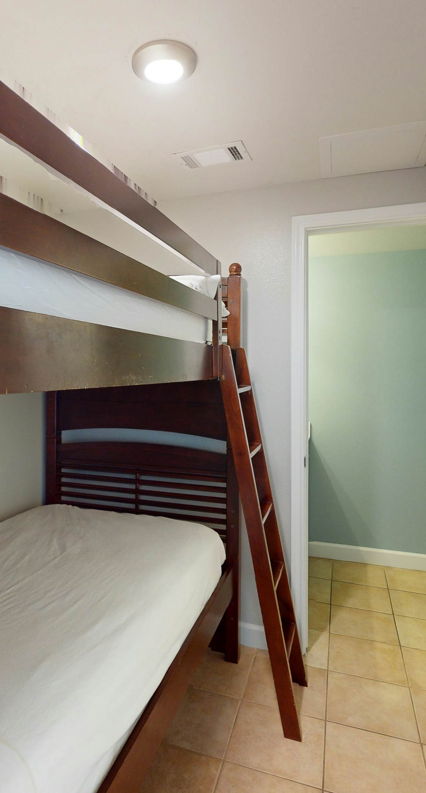 Updated oceanfront condo with pools, hot tub, W/D, AC, & views