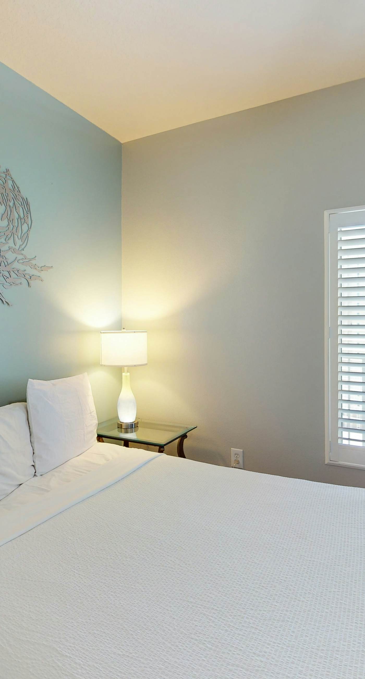 Updated oceanfront condo with pools, hot tub, W/D, AC, & views