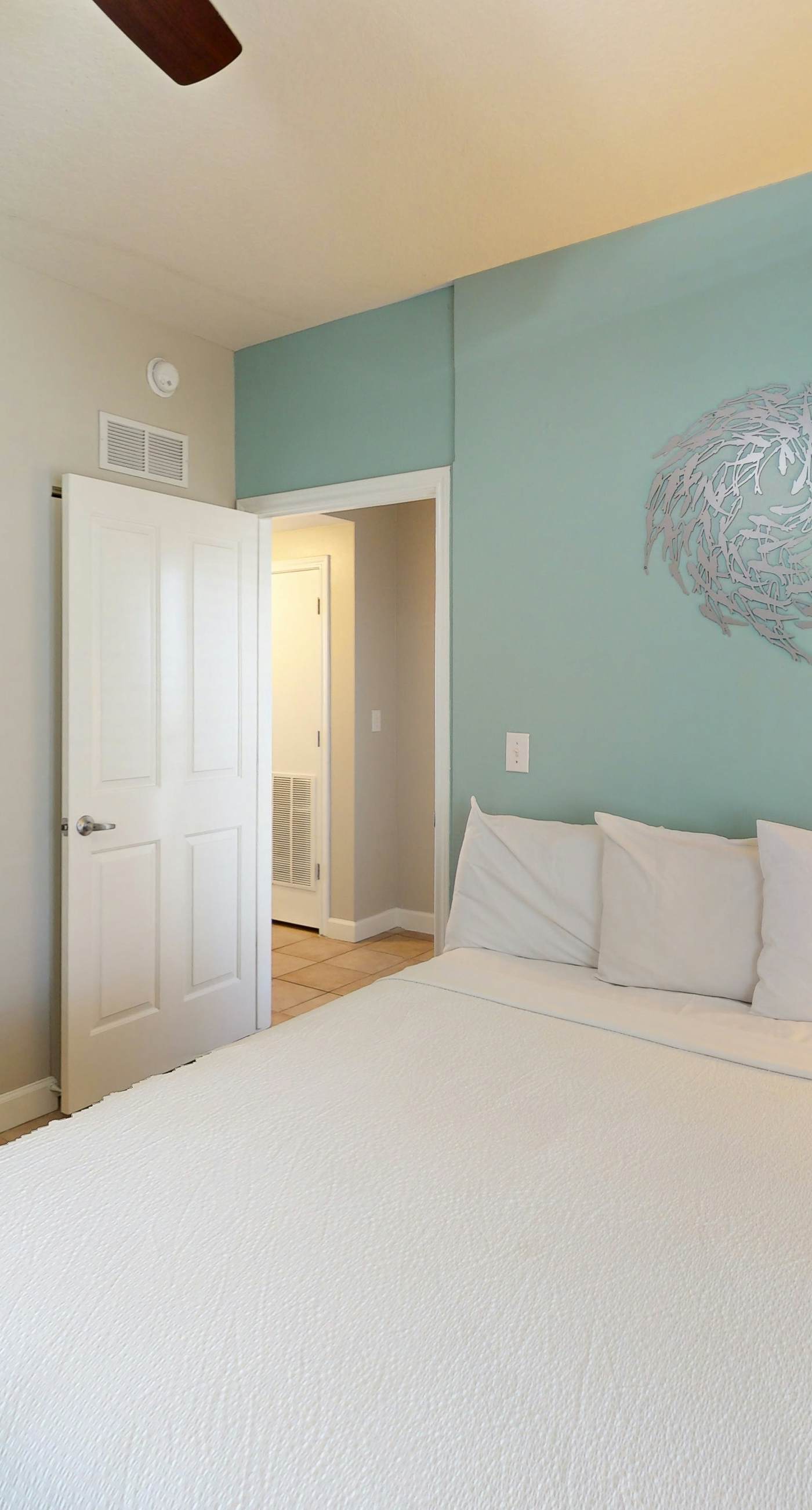 Updated oceanfront condo with pools, hot tub, W/D, AC, & views