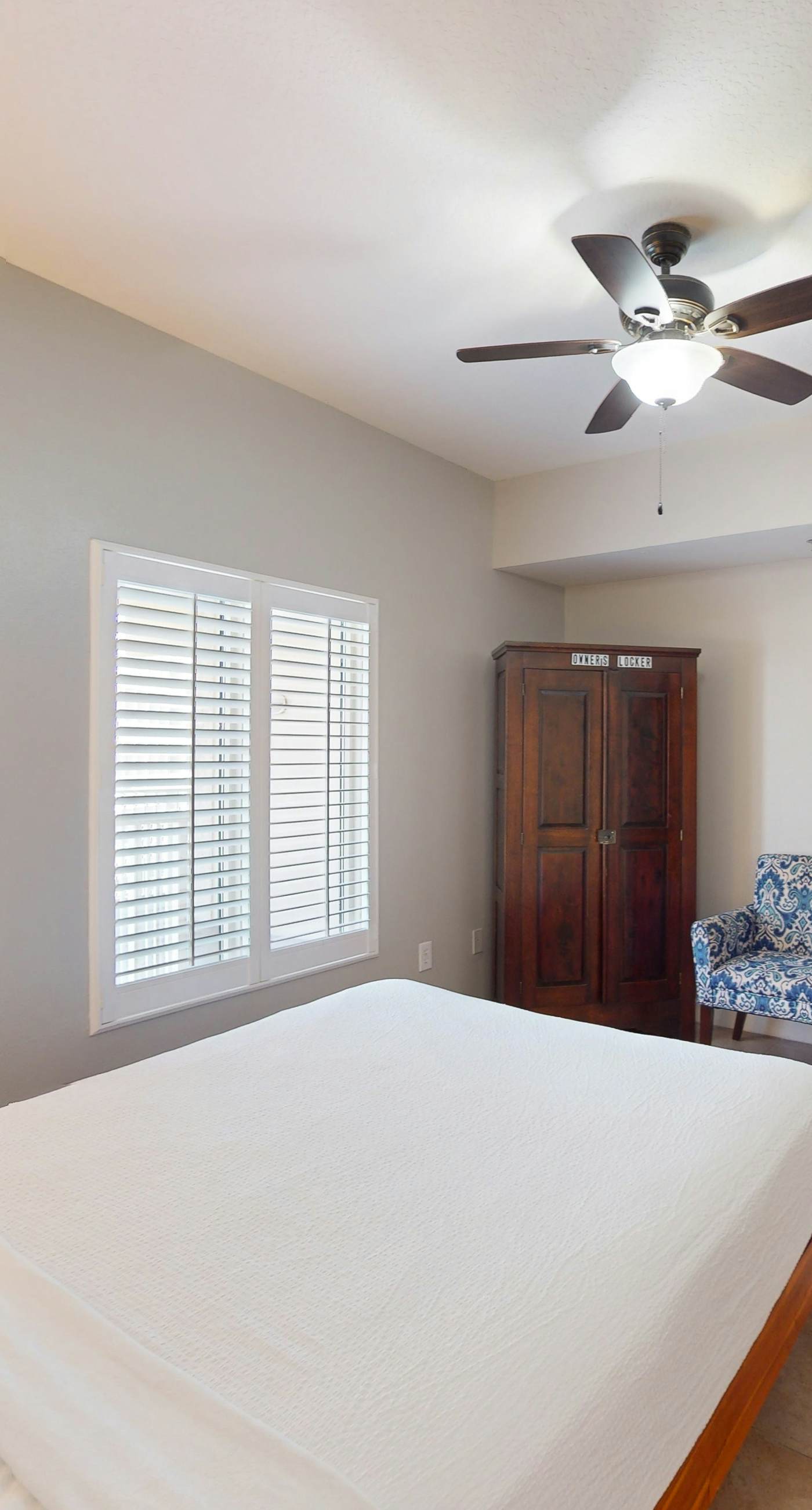 Updated oceanfront condo with pools, hot tub, W/D, AC, & views