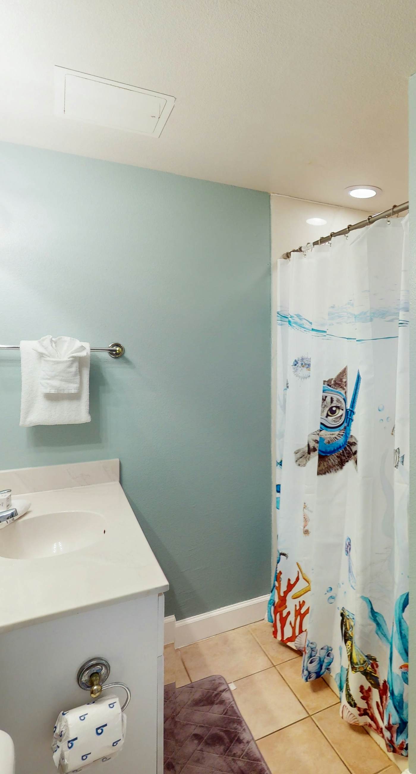 Updated oceanfront condo with pools, hot tub, W/D, AC, & views