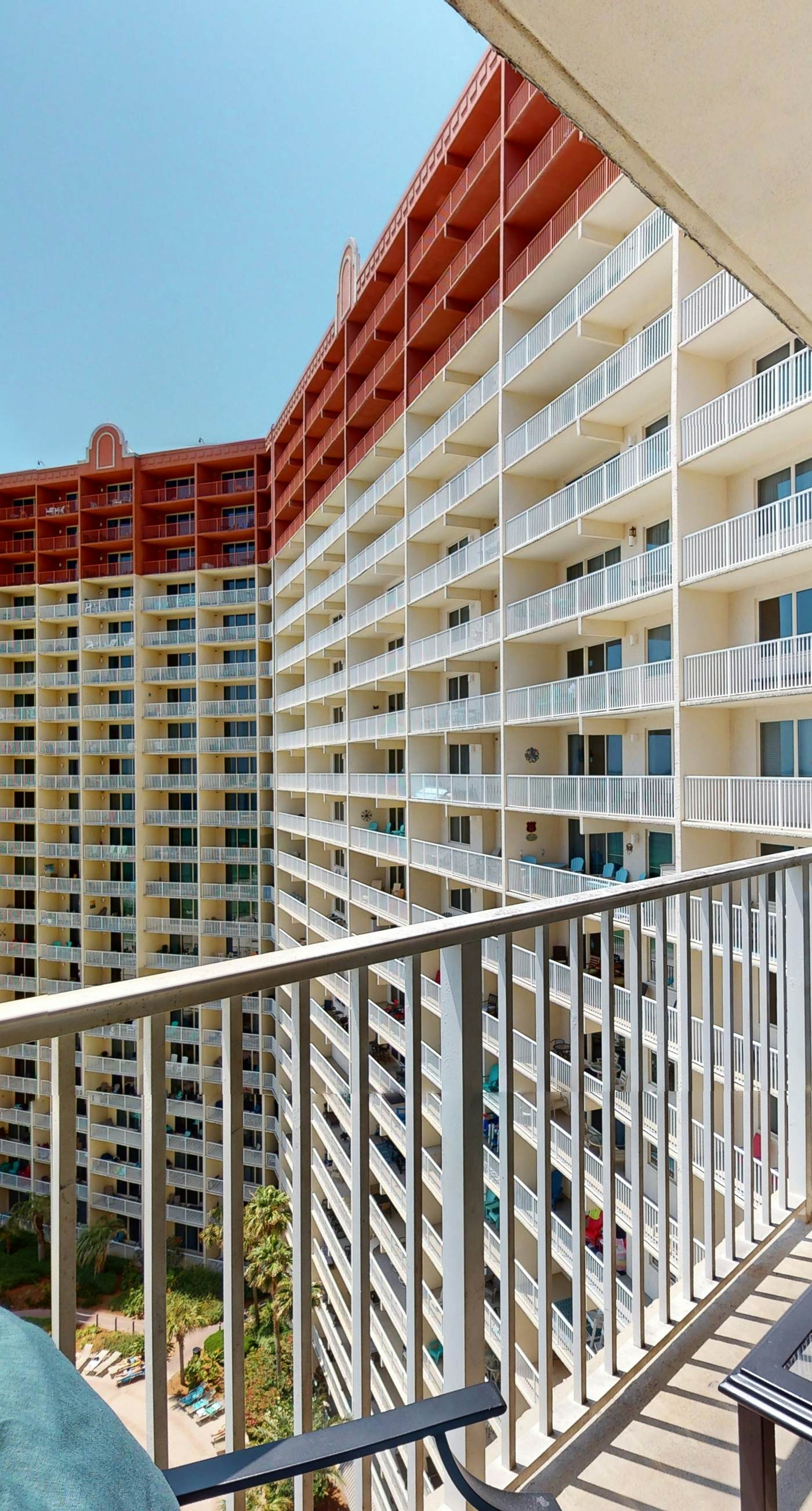 Updated oceanfront condo with pools, hot tub, W/D, AC, & views