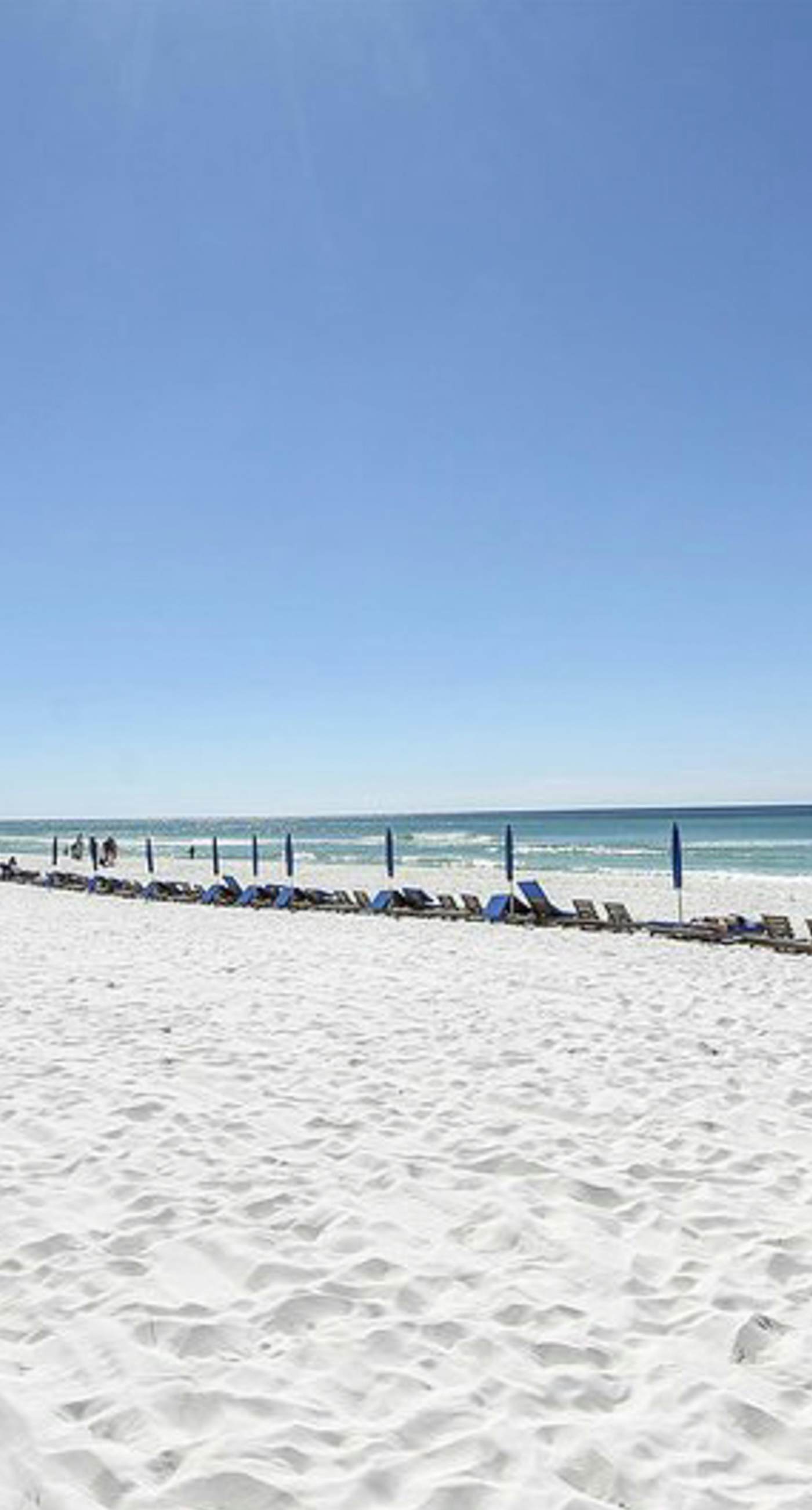 Updated oceanfront condo with pools, hot tub, W/D, AC, & views