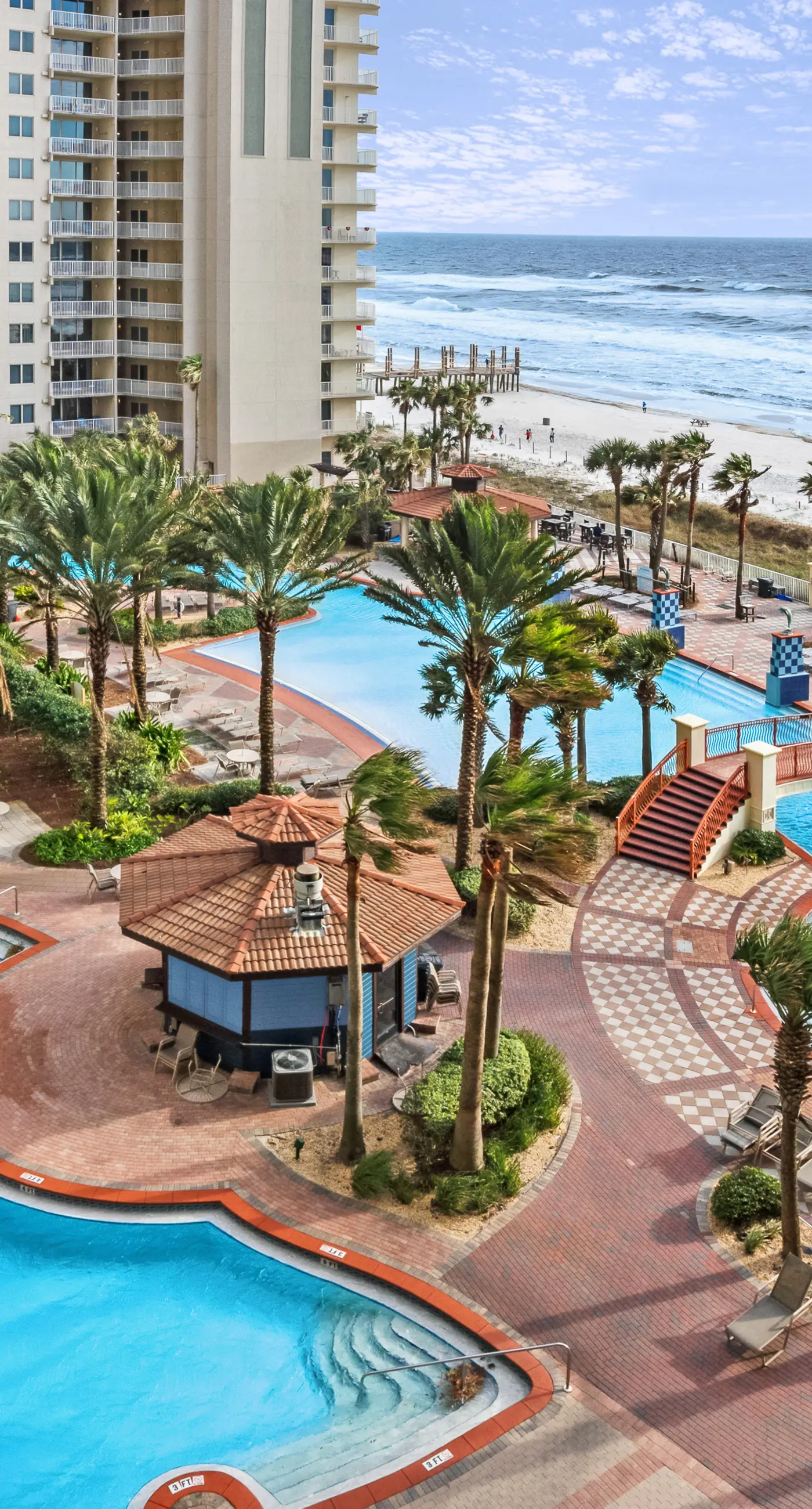 Beachview Condo with full kitchen, shared pool and beach access