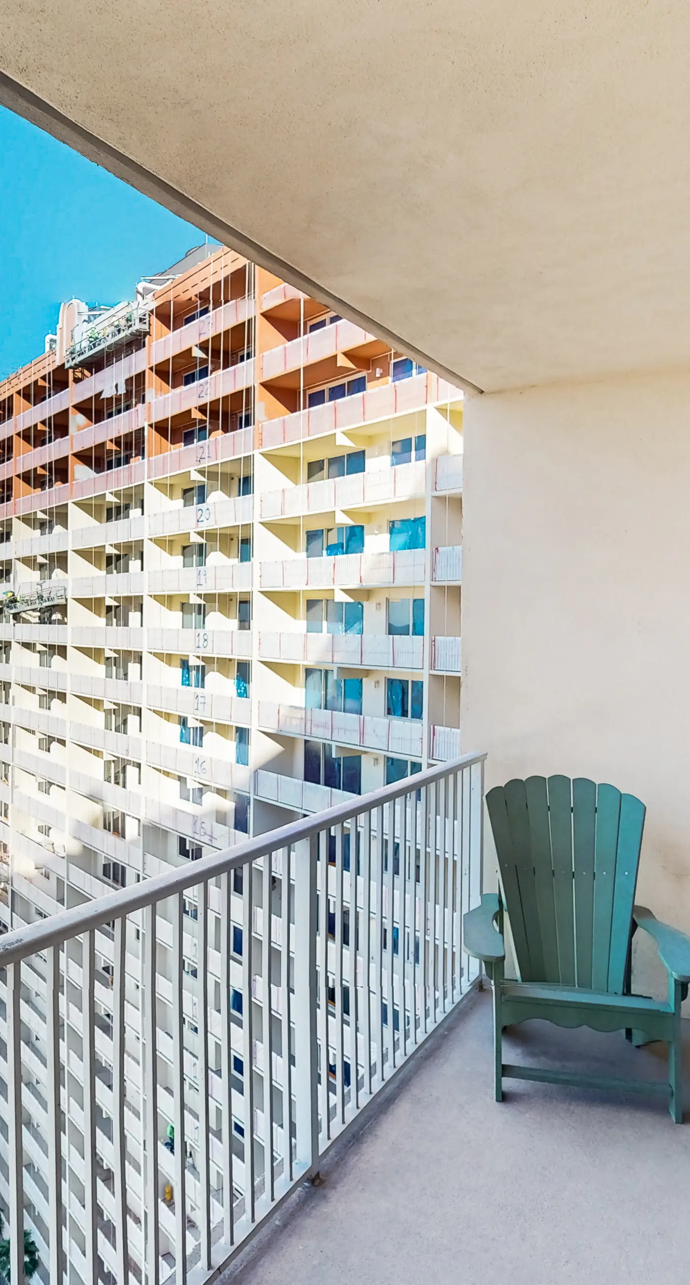 Beachview Condo with full kitchen, shared pool and beach access