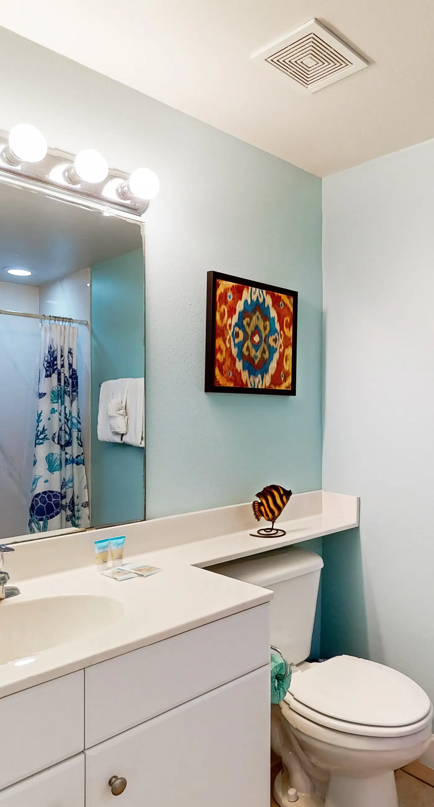 Beachview Condo with full kitchen, shared pool and beach access