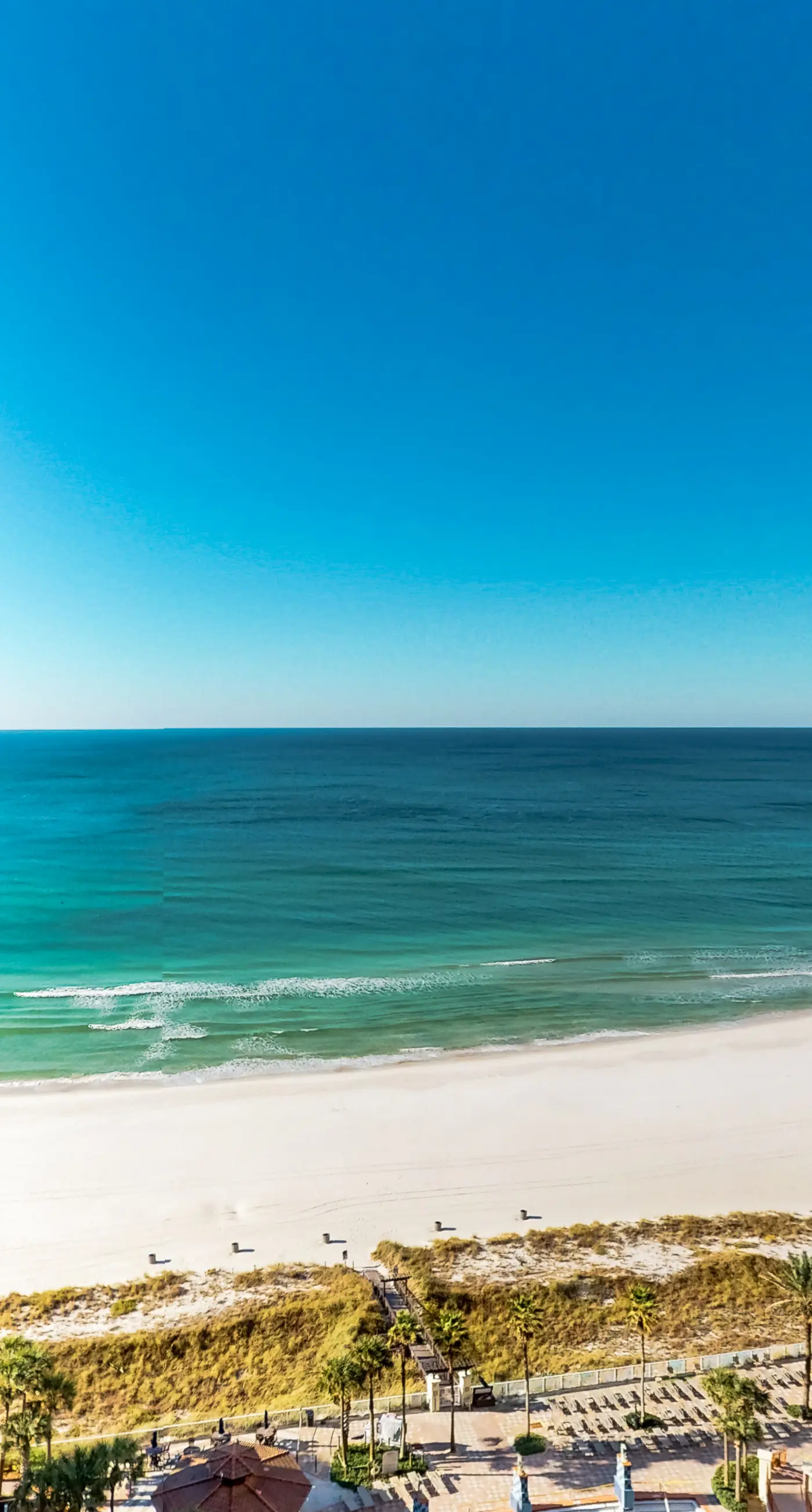 Beachview Condo with full kitchen, shared pool and beach access