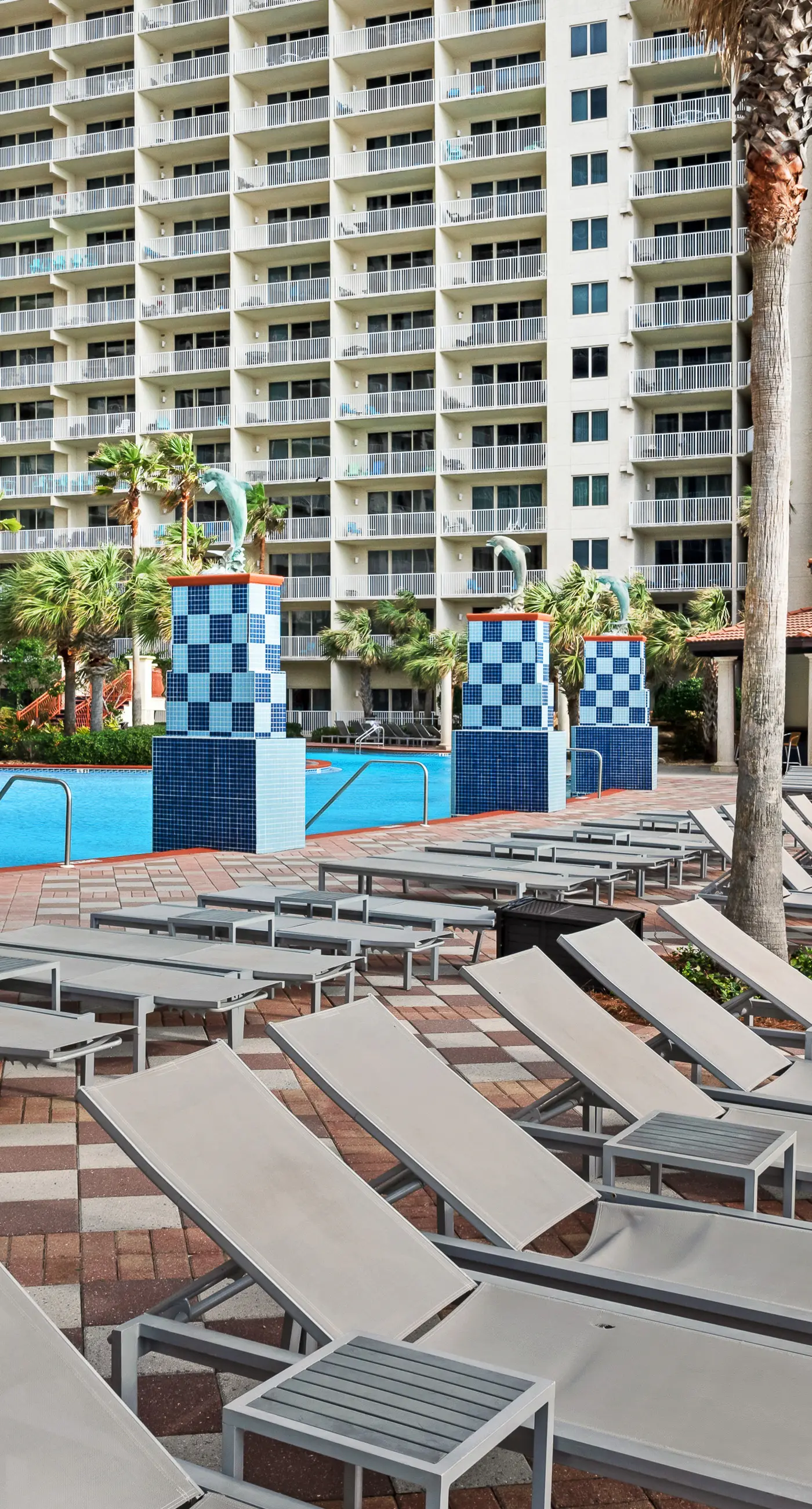 Beachview Condo with full kitchen, shared pool and beach access