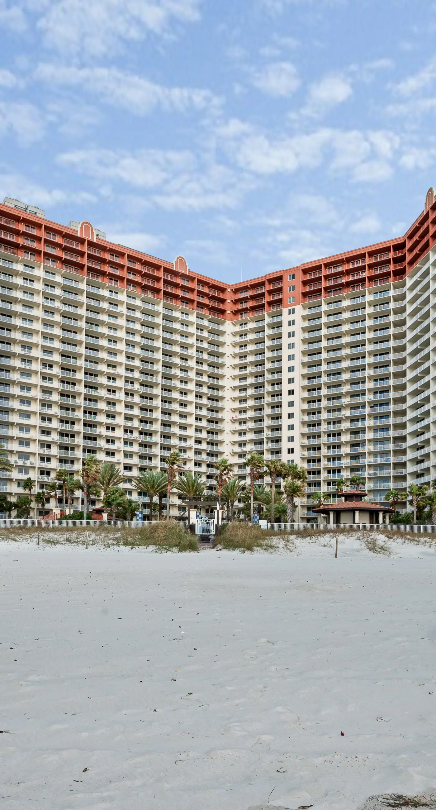 Beachview Condo with full kitchen, shared pool and beach access