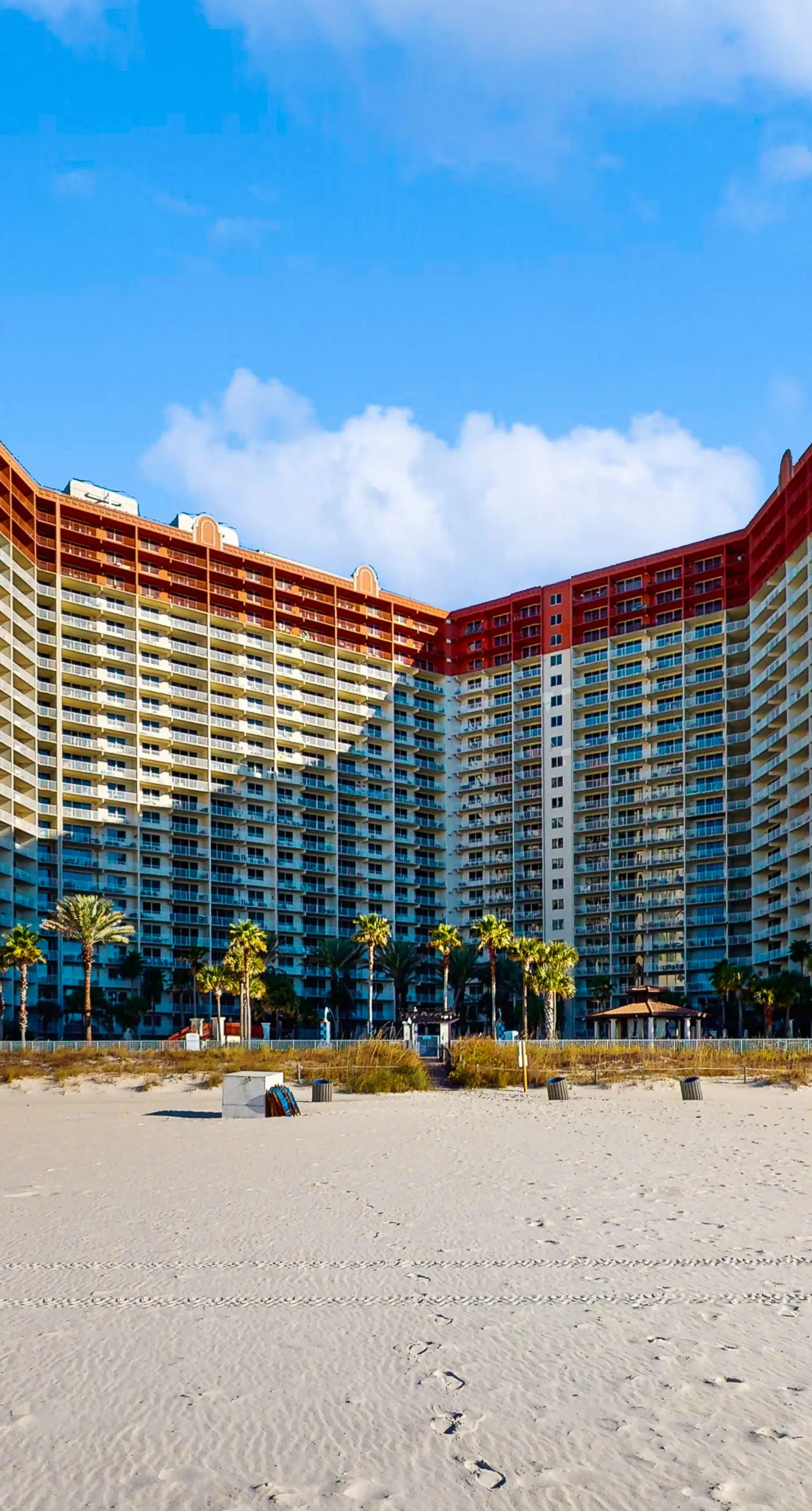 Beachview Condo with full kitchen, shared pool and beach access