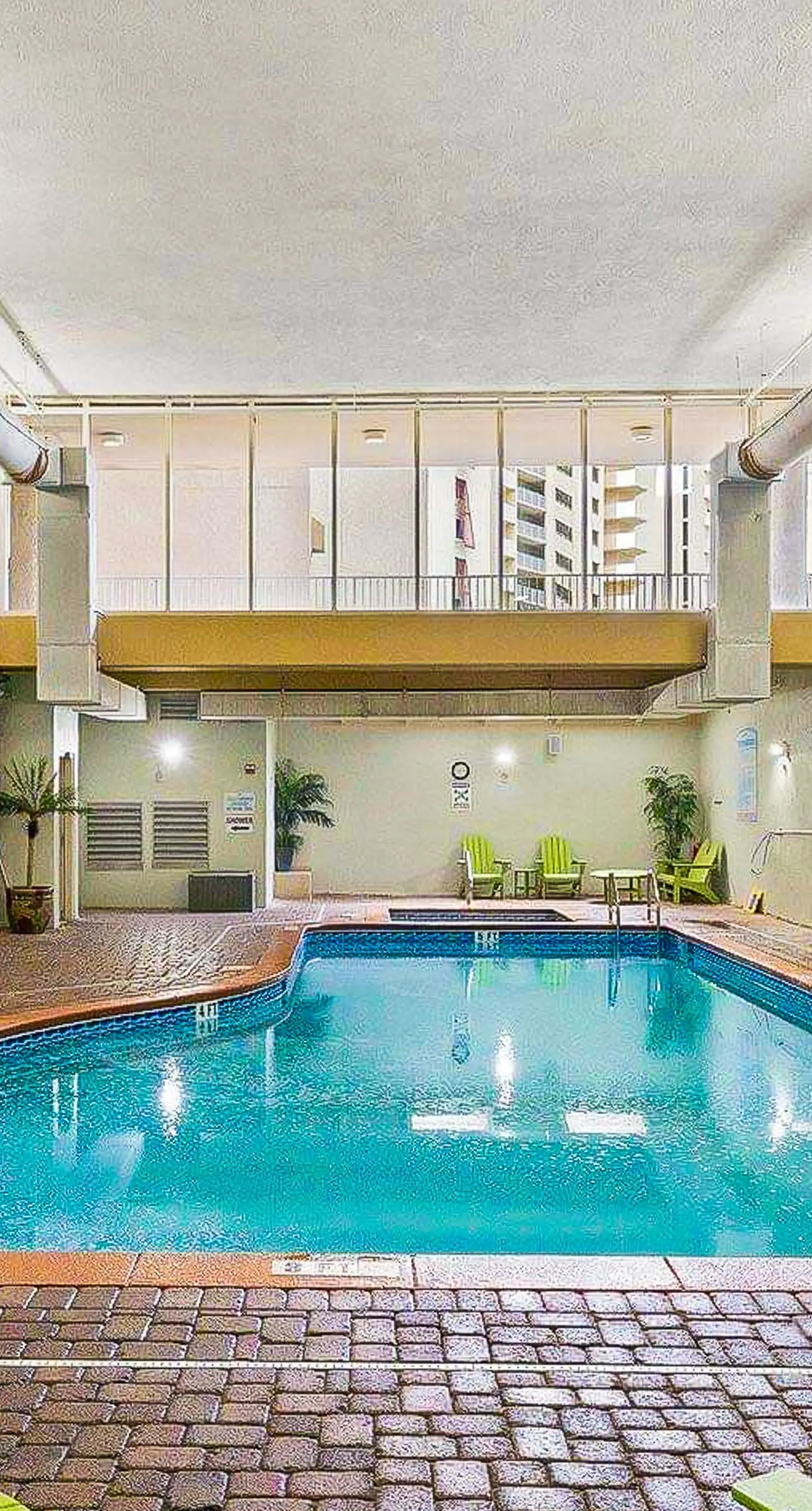 Beachview Condo with full kitchen, shared pool and beach access