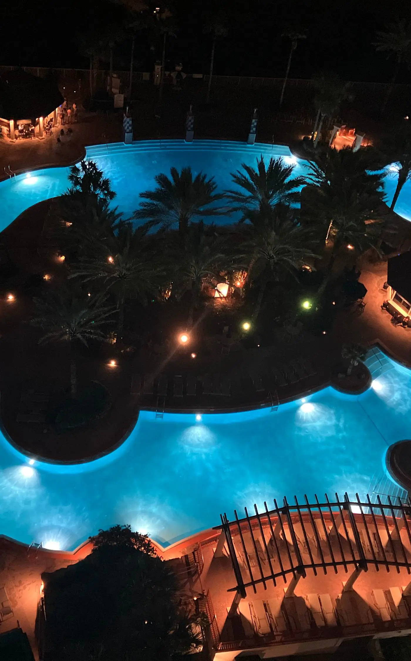 Beachview Condo with full kitchen, shared pool and beach access