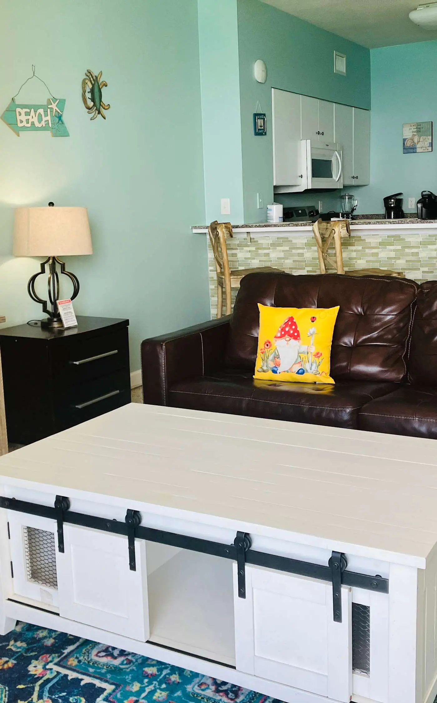 Beachview Condo with full kitchen, shared pool and beach access
