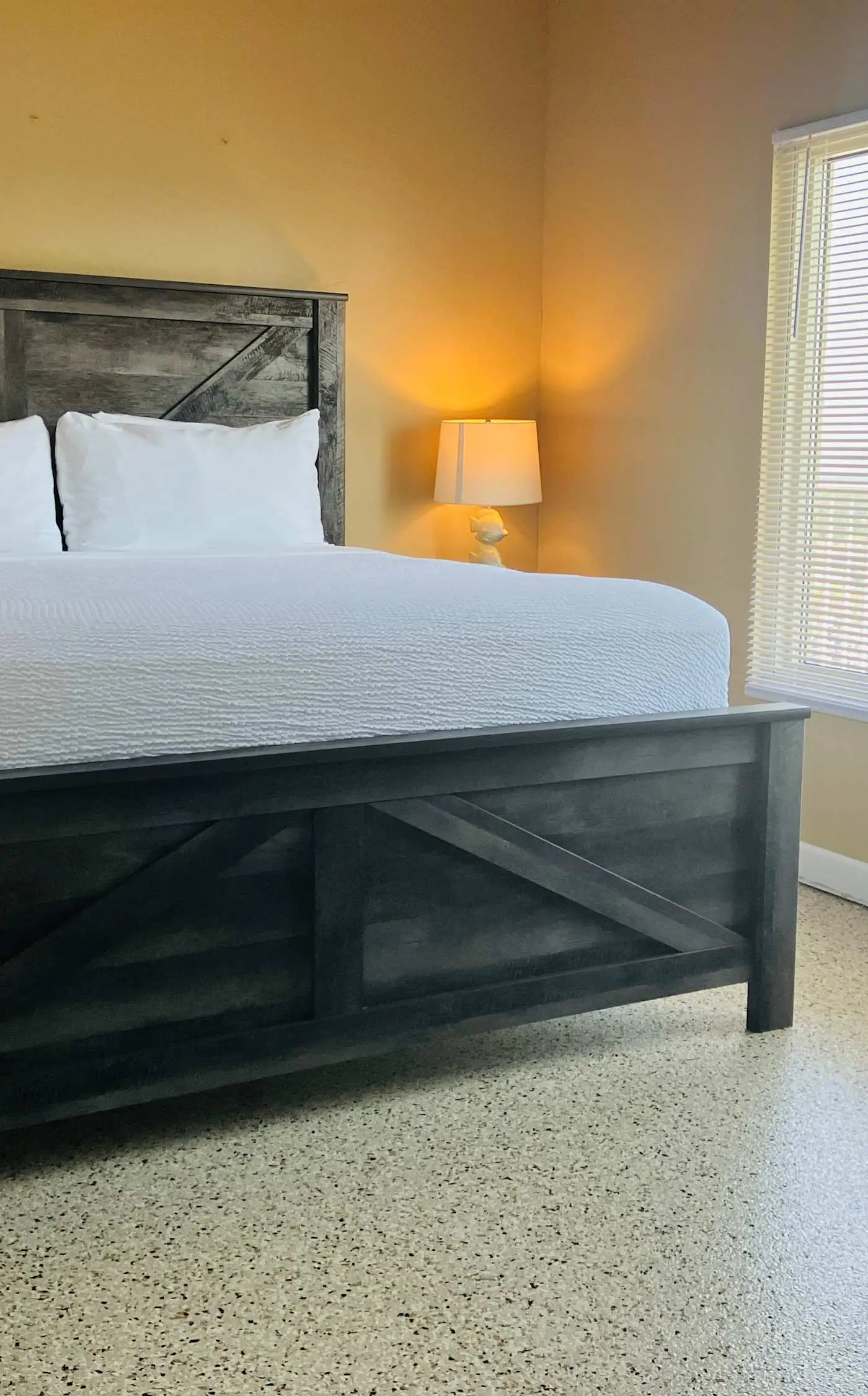 Beachview Condo with full kitchen, shared pool and beach access