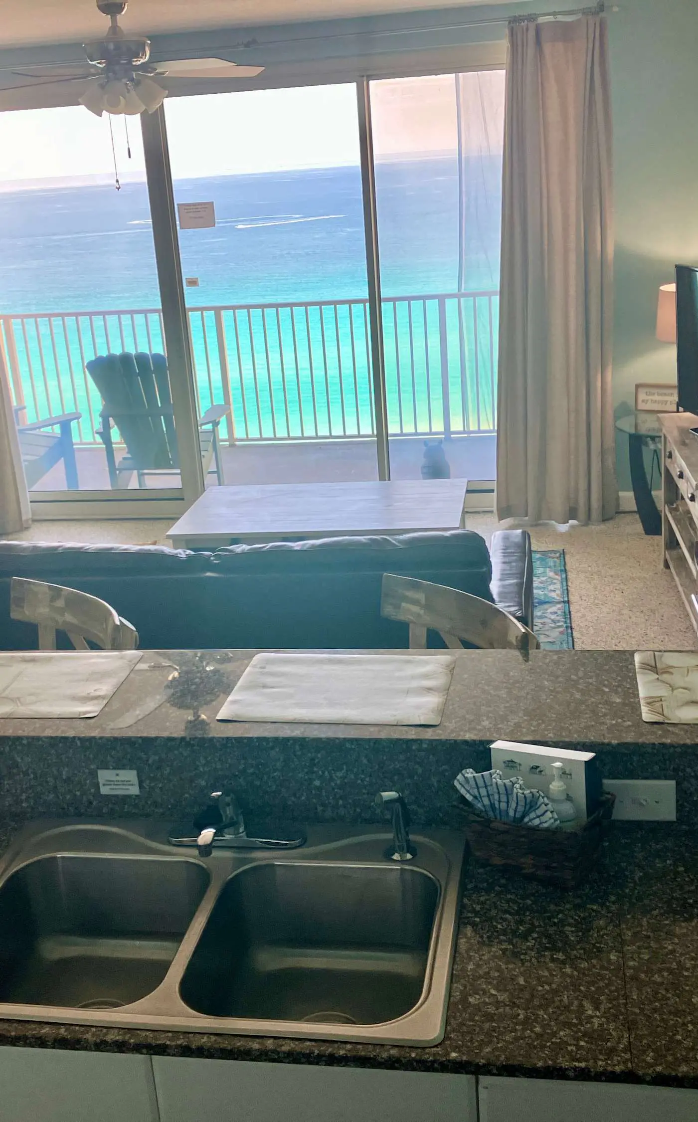 Beachview Condo with full kitchen, shared pool and beach access