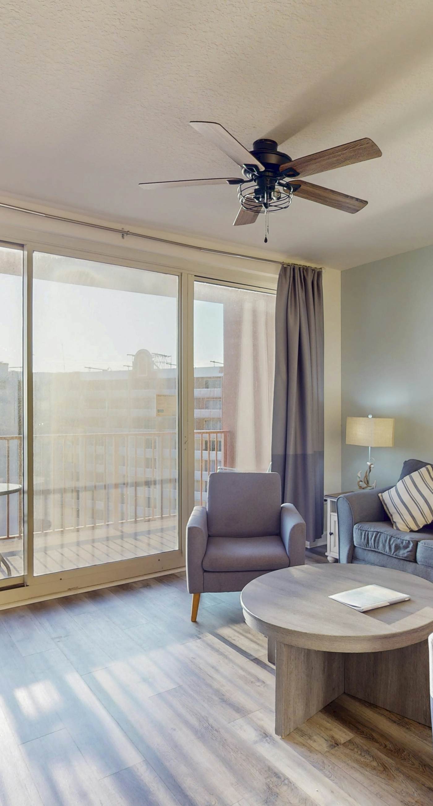 Beachfront condo with Gulf views, pools, hot tubs, sauna, & fitness center