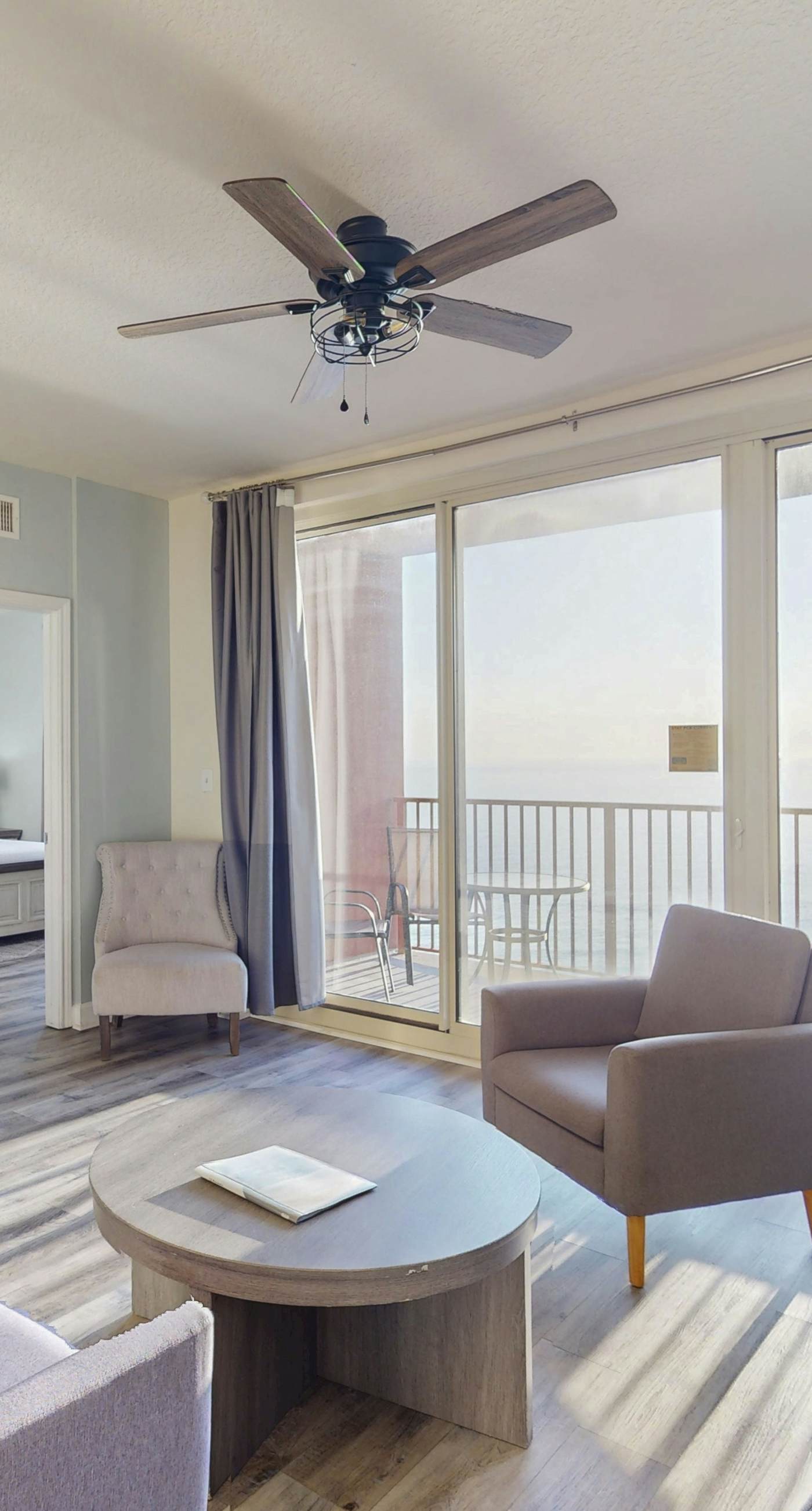 Beachfront condo with Gulf views, pools, hot tubs, sauna, & fitness center