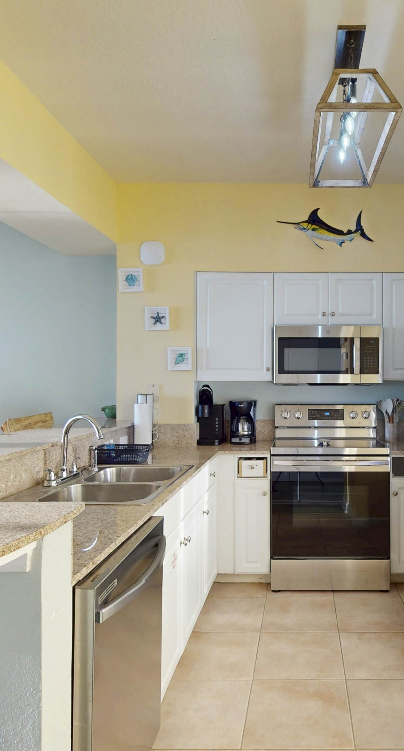 Beachfront condo with Gulf views, pools, hot tubs, sauna, & fitness center