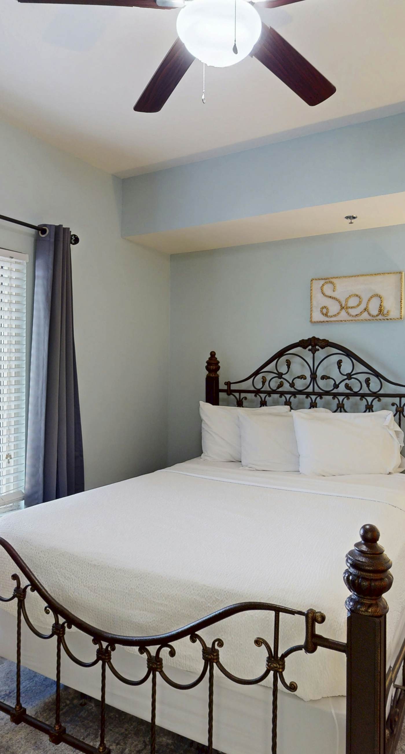 Beachfront condo with Gulf views, pools, hot tubs, sauna, & fitness center