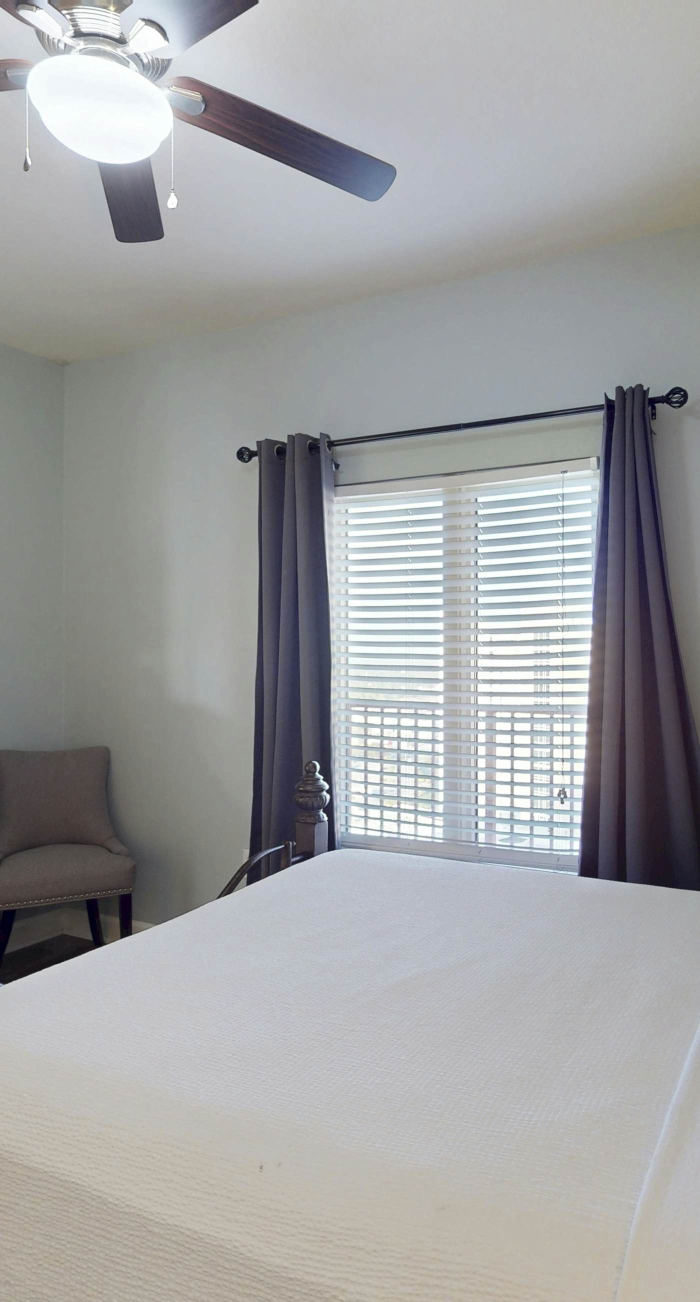 Beachfront condo with Gulf views, pools, hot tubs, sauna, & fitness center