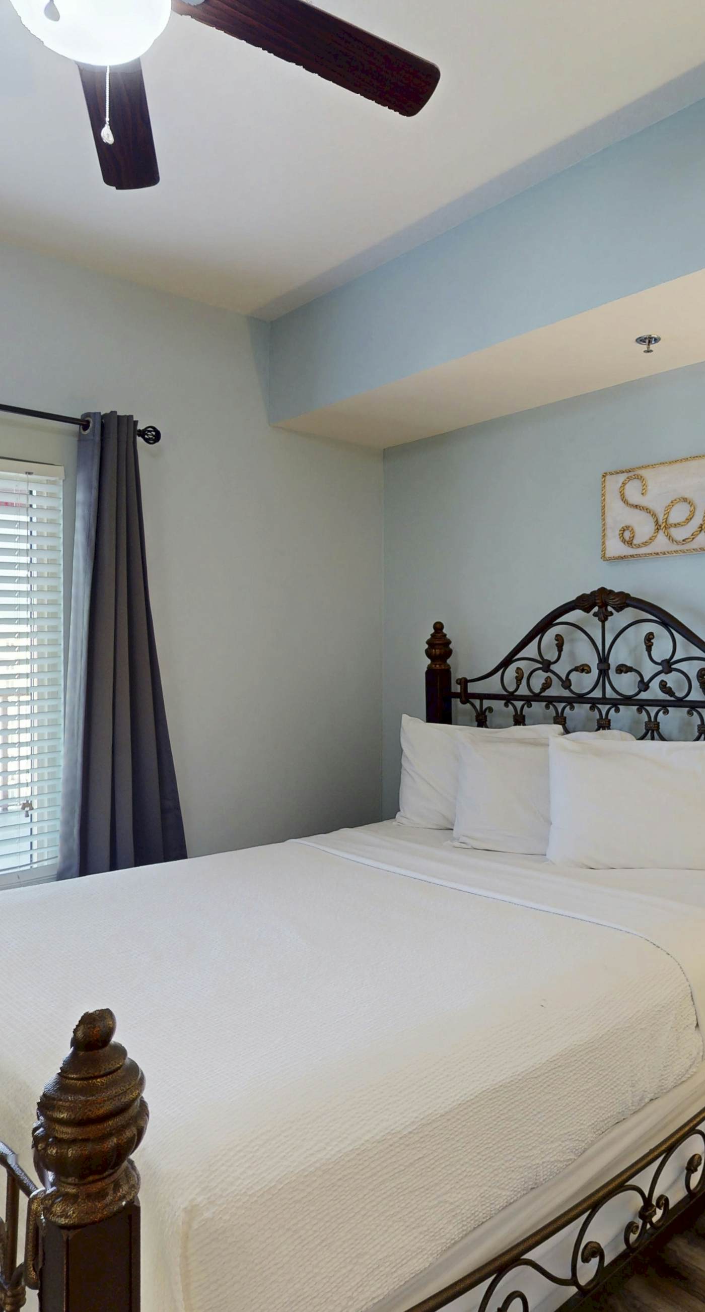 Beachfront condo with Gulf views, pools, hot tubs, sauna, & fitness center