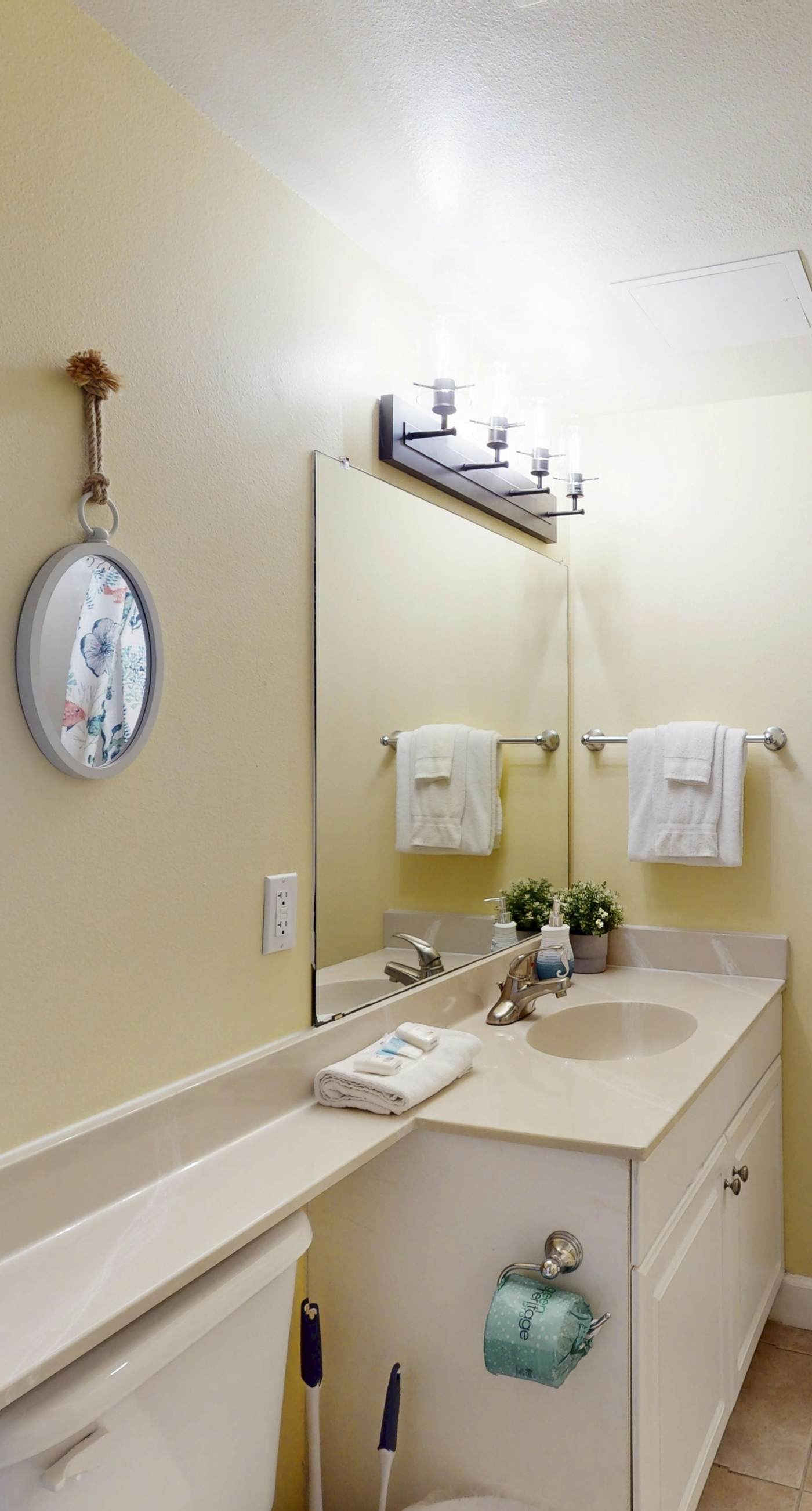 Beachfront condo with Gulf views, pools, hot tubs, sauna, & fitness center