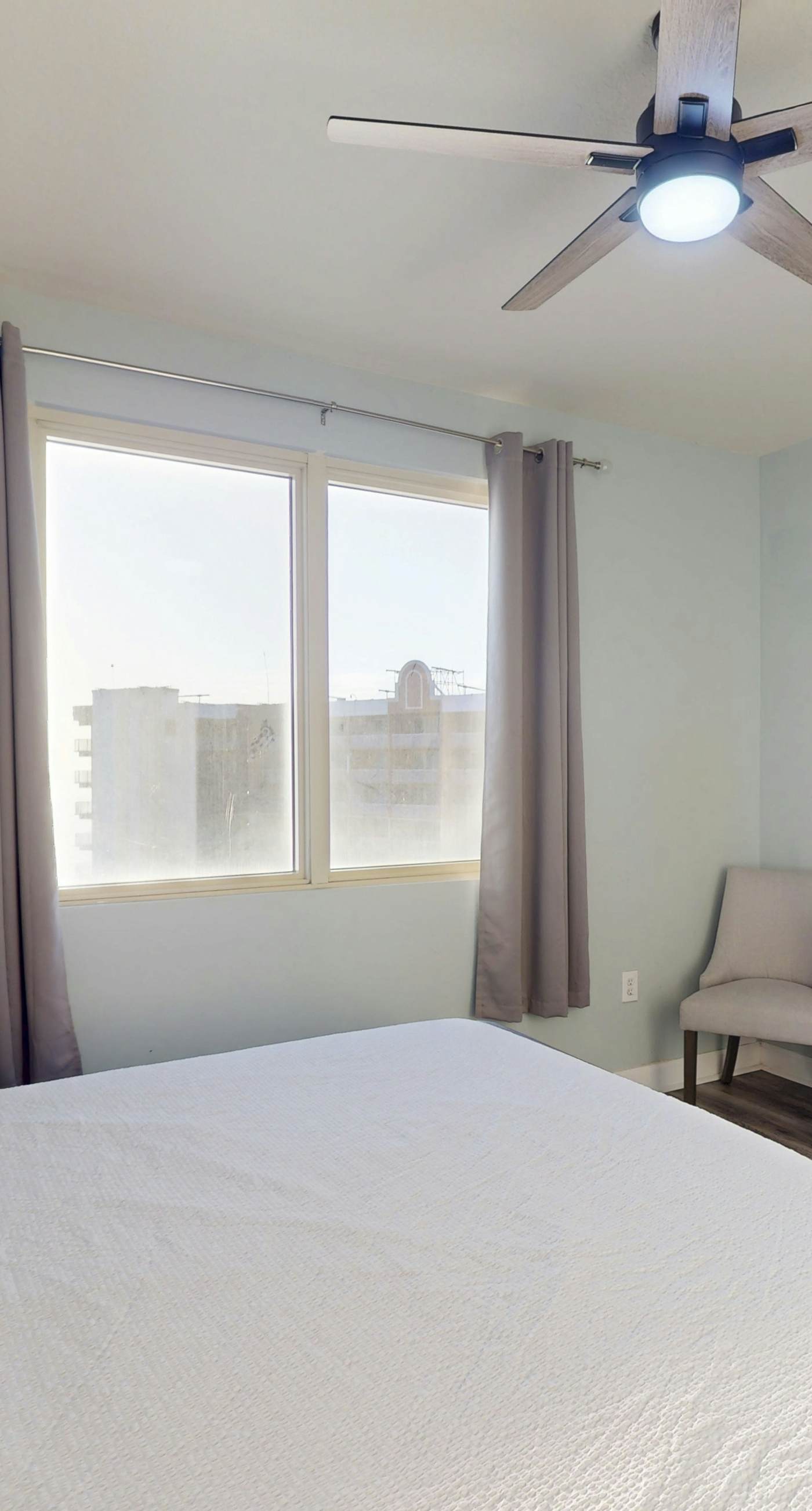 Beachfront condo with Gulf views, pools, hot tubs, sauna, & fitness center