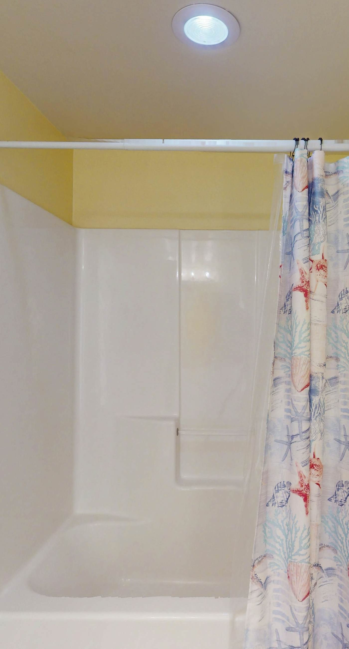 Beachfront condo with Gulf views, pools, hot tubs, sauna, & fitness center