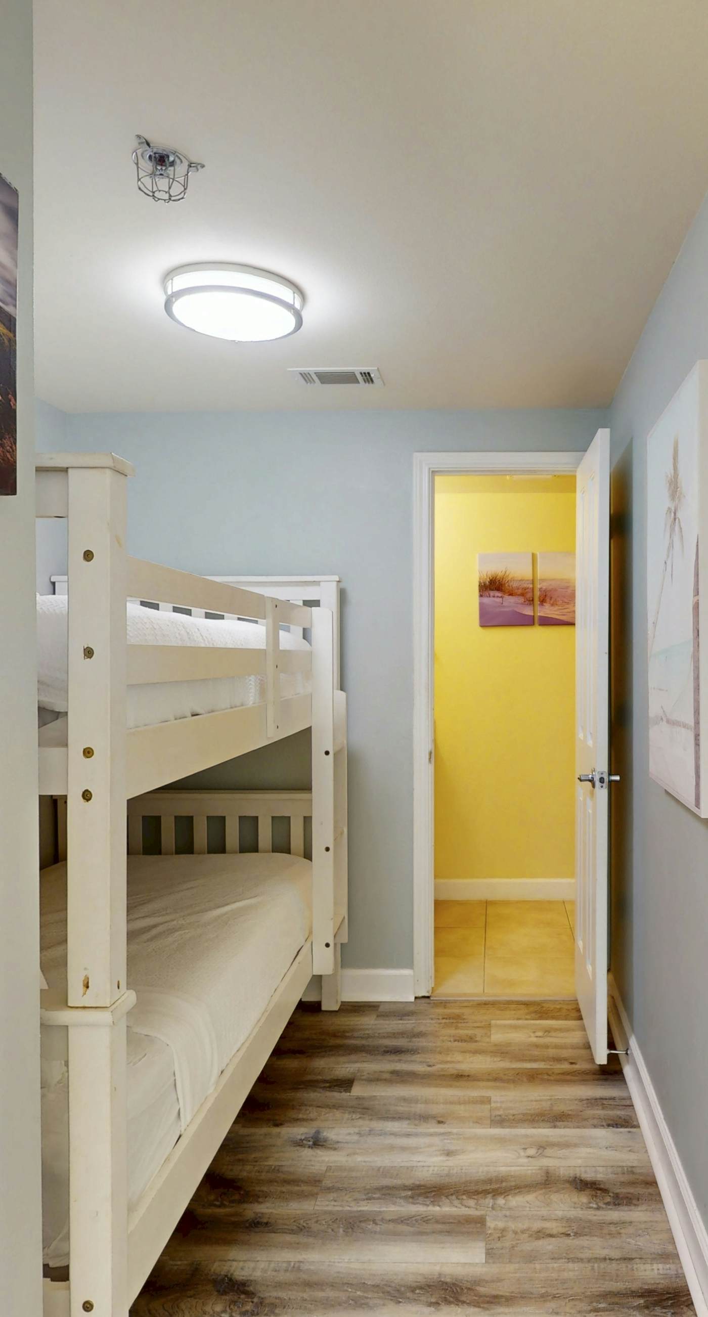 Beachfront condo with Gulf views, pools, hot tubs, sauna, & fitness center