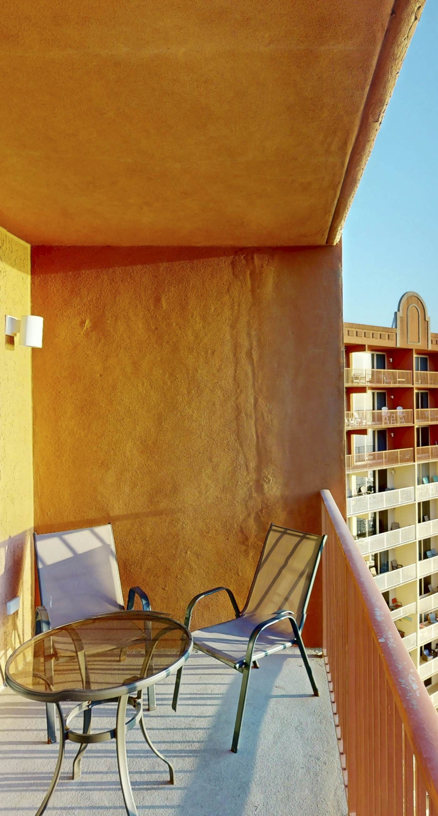 Beachfront condo with Gulf views, pools, hot tubs, sauna, & fitness center