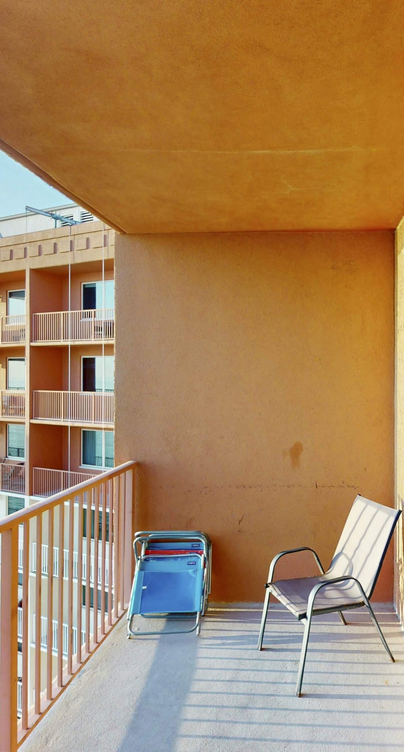 Beachfront condo with Gulf views, pools, hot tubs, sauna, & fitness center