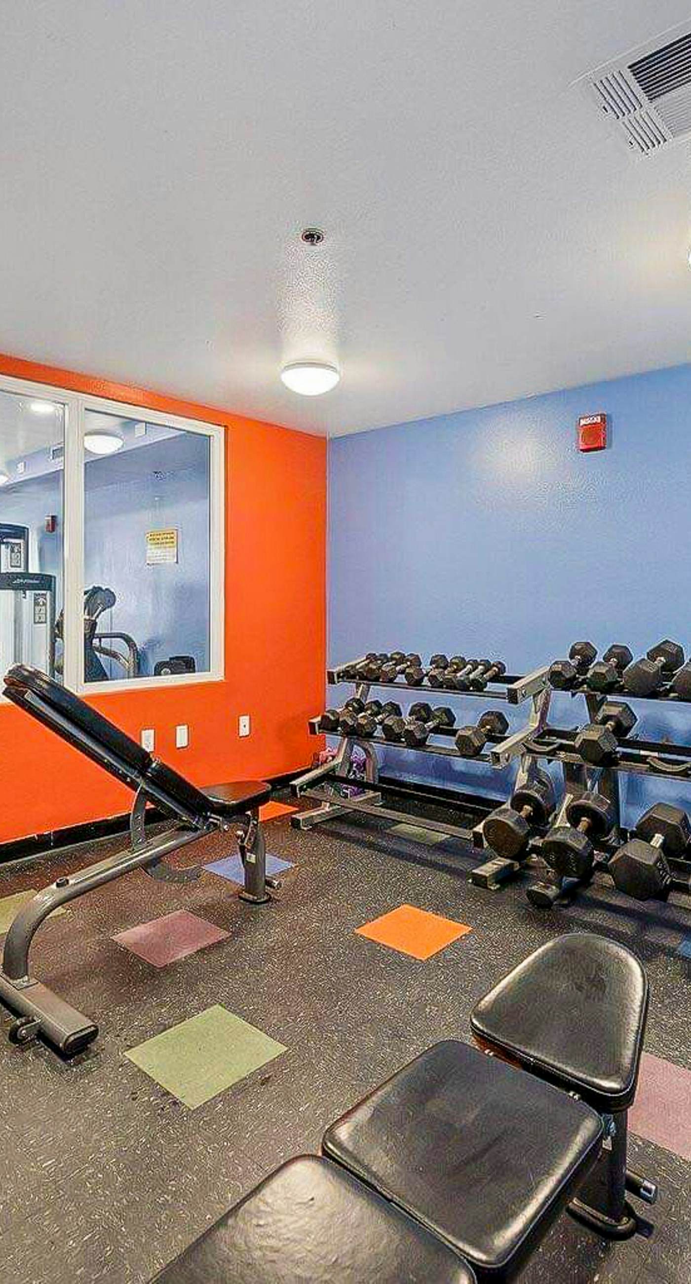 Beachfront condo with Gulf views, pools, hot tubs, sauna, & fitness center